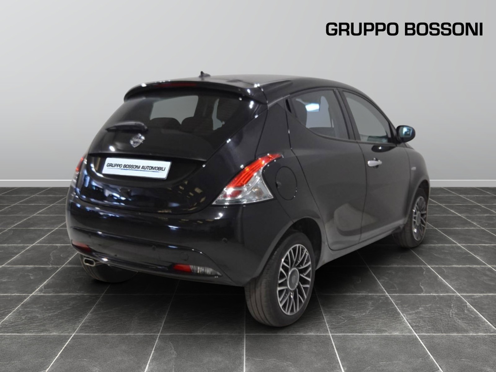 3 - Lancia Ypsilon 1.0 firefly hybrid 70cv platino s&s