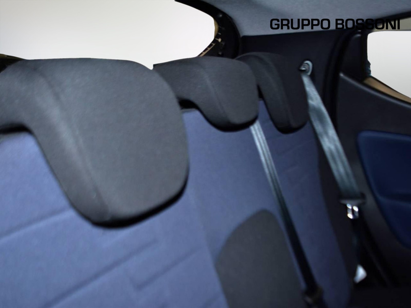 6 - Lancia Ypsilon 1.0 firefly hybrid 70cv platino s&s