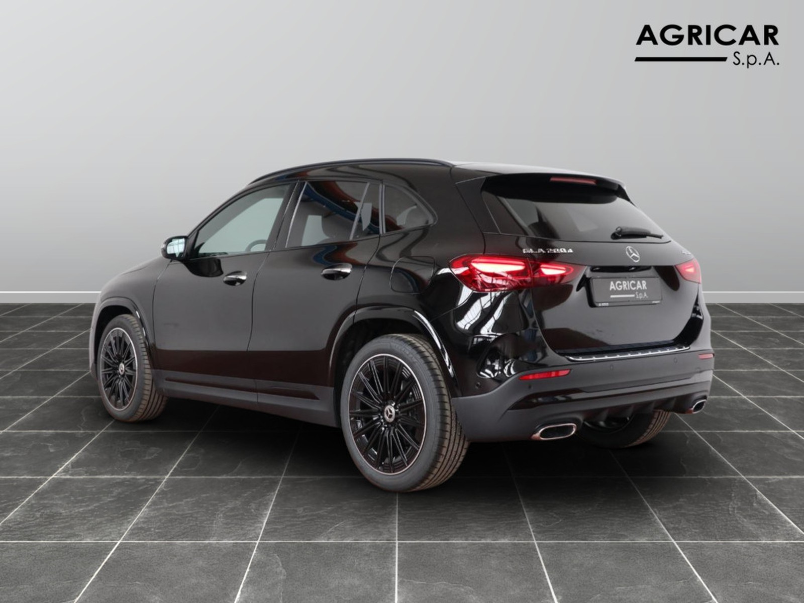 5 - Mercedes GLA 200 d amg line premium 4matic 8g-dct