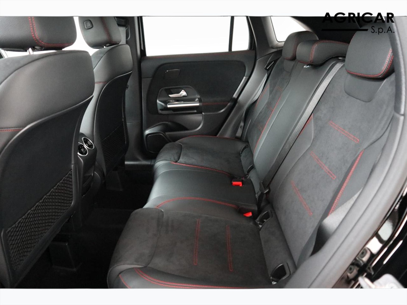 8 - Mercedes GLA 200 d amg line premium 4matic 8g-dct