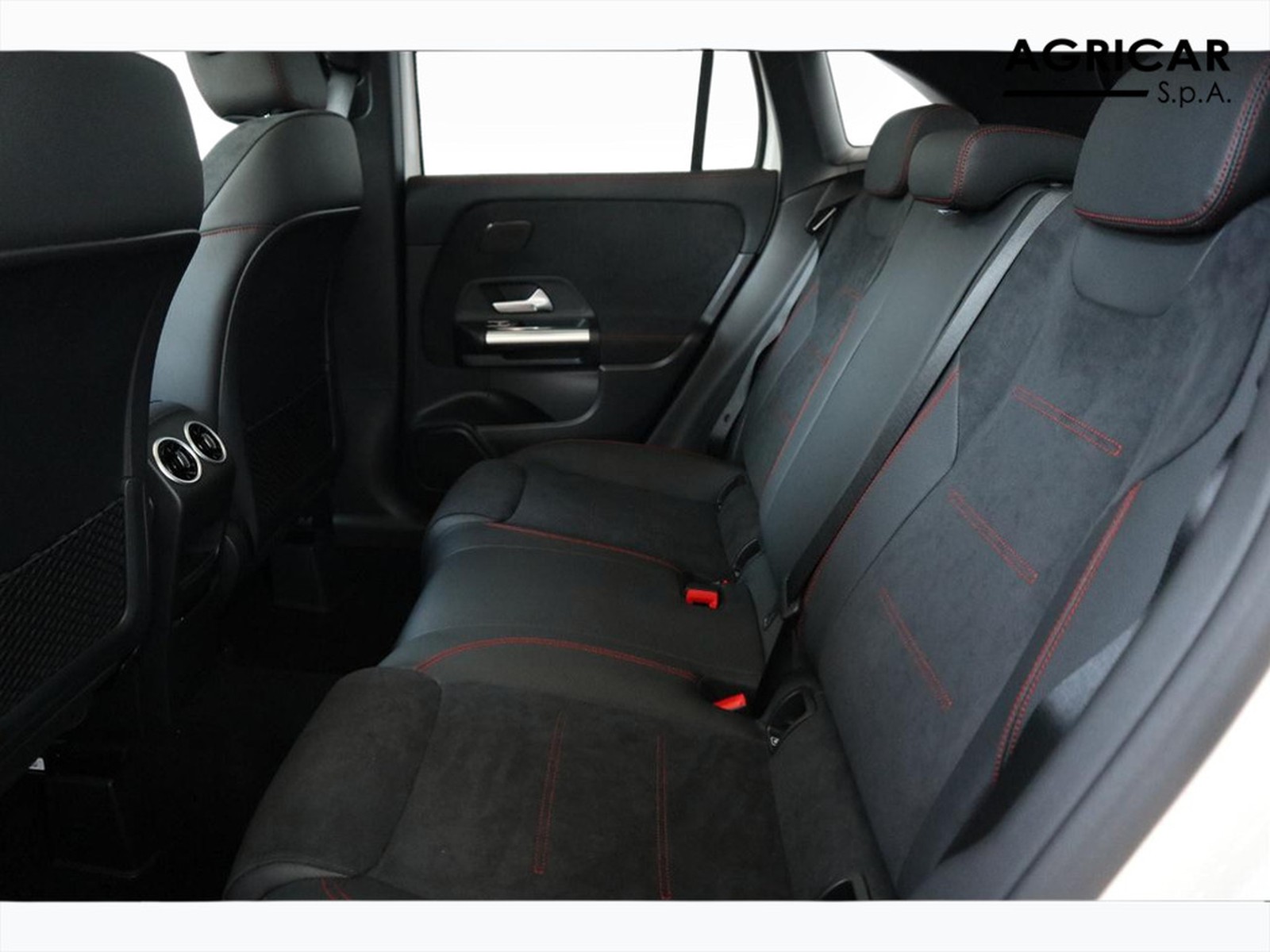 8 - Mercedes GLA 200 d amg line premium 4matic 8g-dct