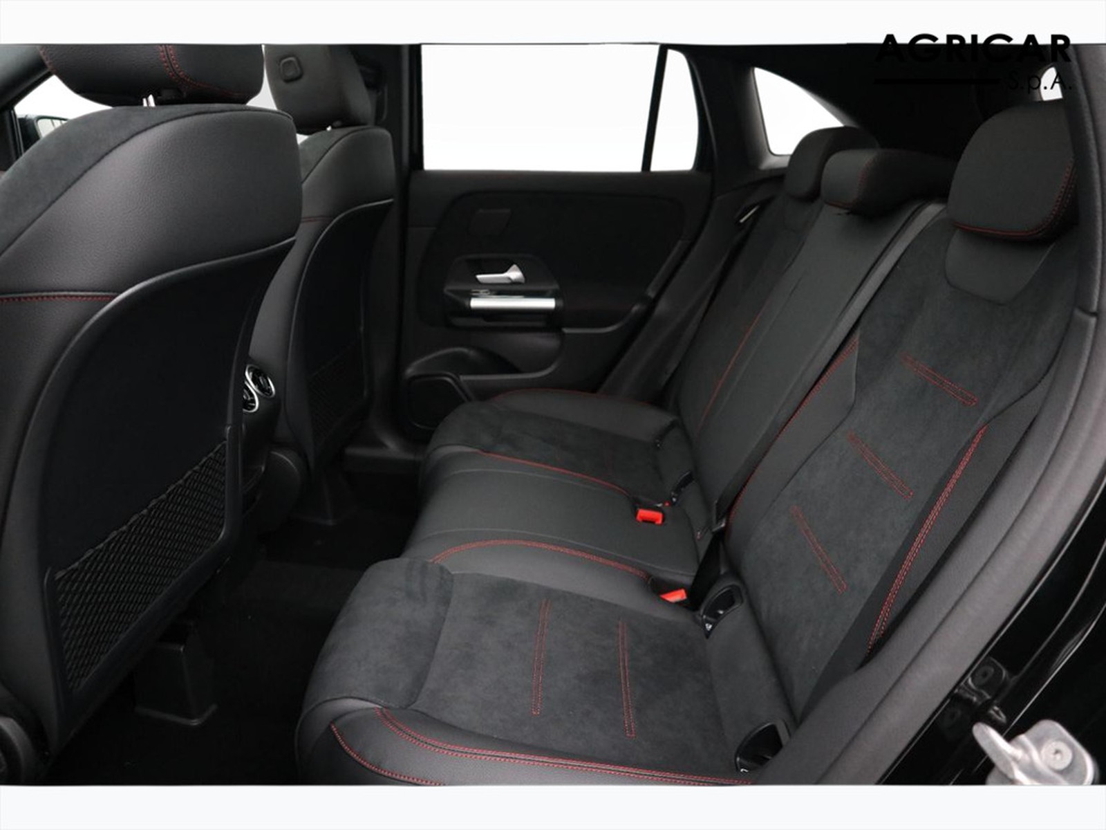 8 - Mercedes GLA 200 d amg line premium 4matic 8g-dct