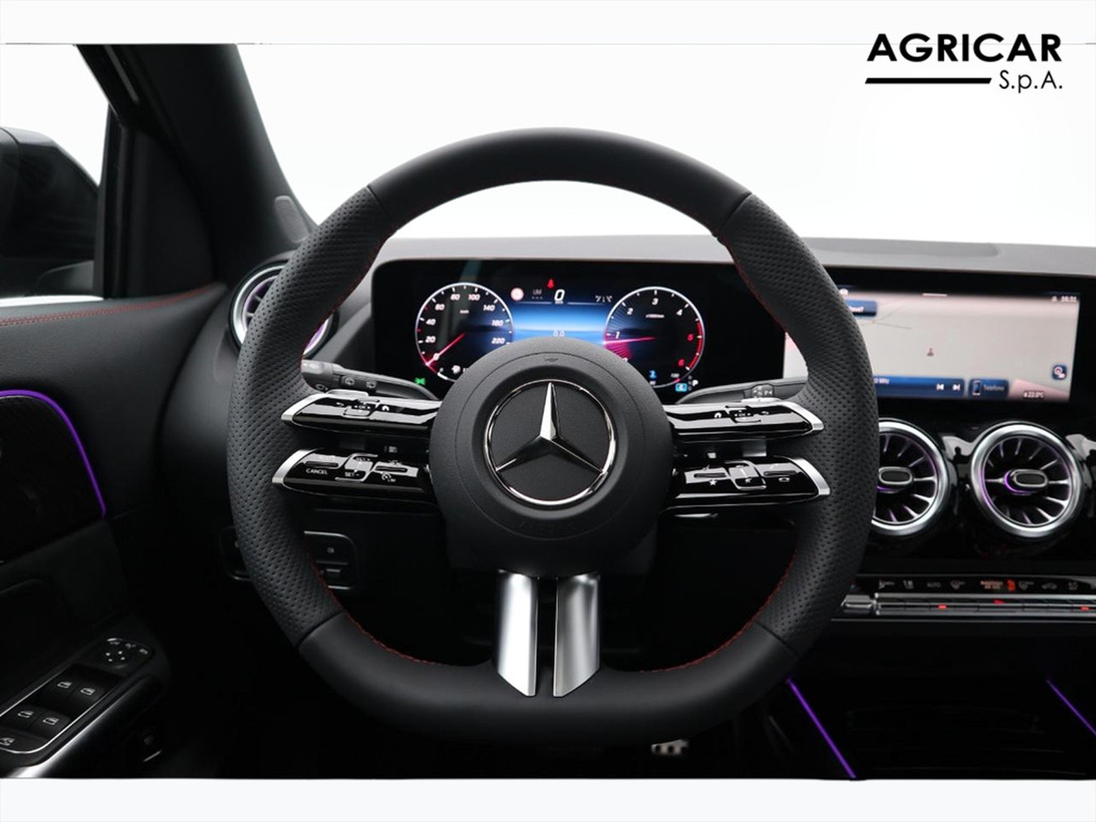 17 - Mercedes GLA 200 d amg line premium 4matic 8g-dct