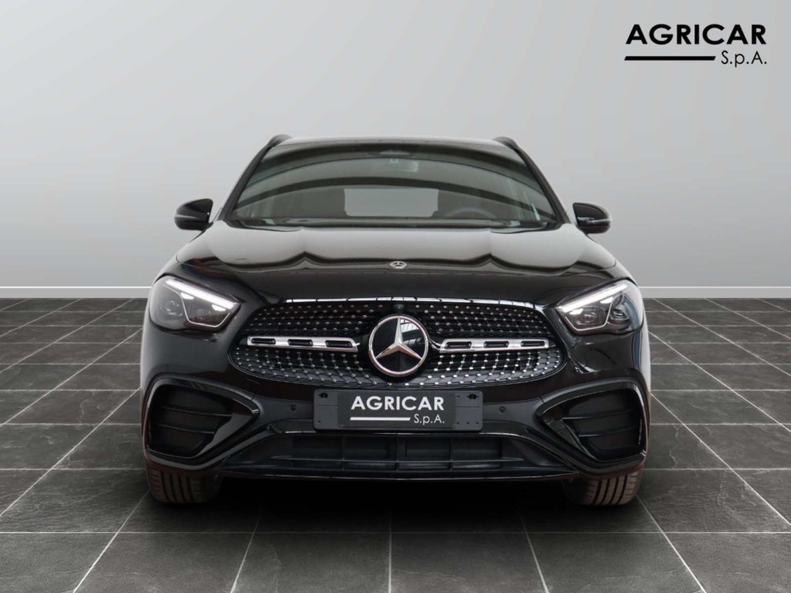 2 - Mercedes GLA 200 d amg line premium 8g-dct