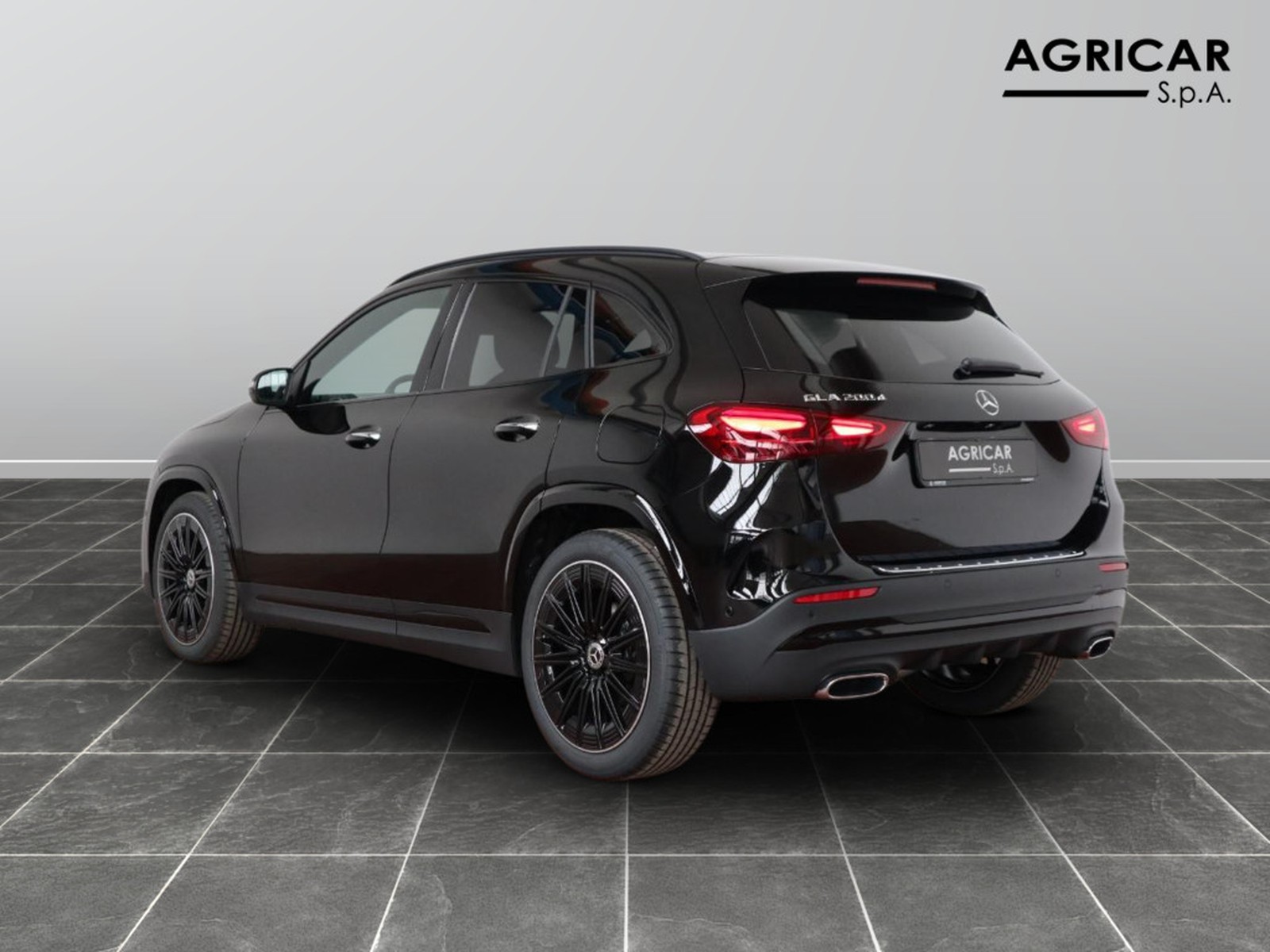 5 - Mercedes GLA 200 d amg line premium 8g-dct