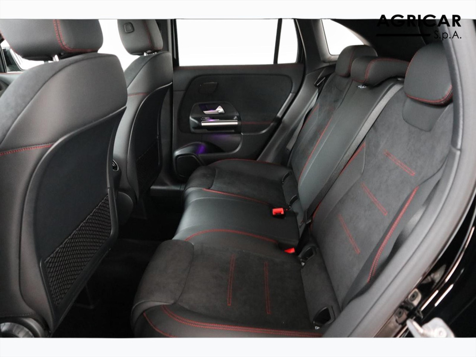 8 - Mercedes GLA 200 d amg line premium 8g-dct