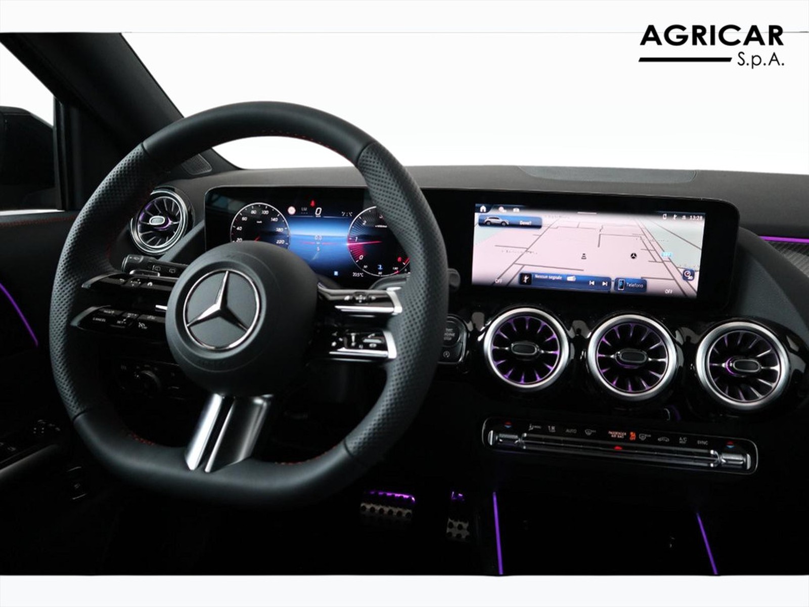 12 - Mercedes GLA 200 d amg line premium 8g-dct