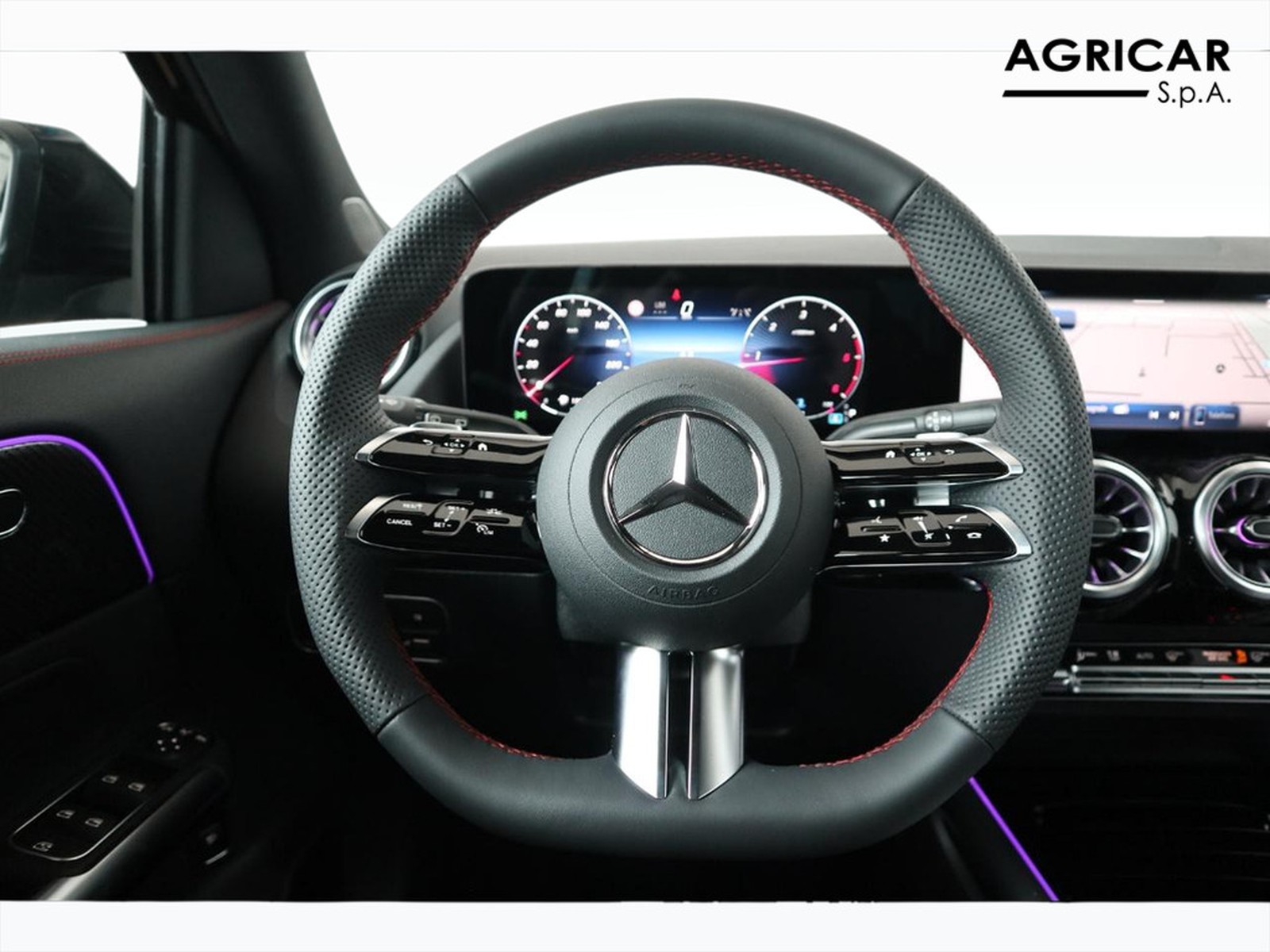 17 - Mercedes GLA 200 d amg line premium 8g-dct