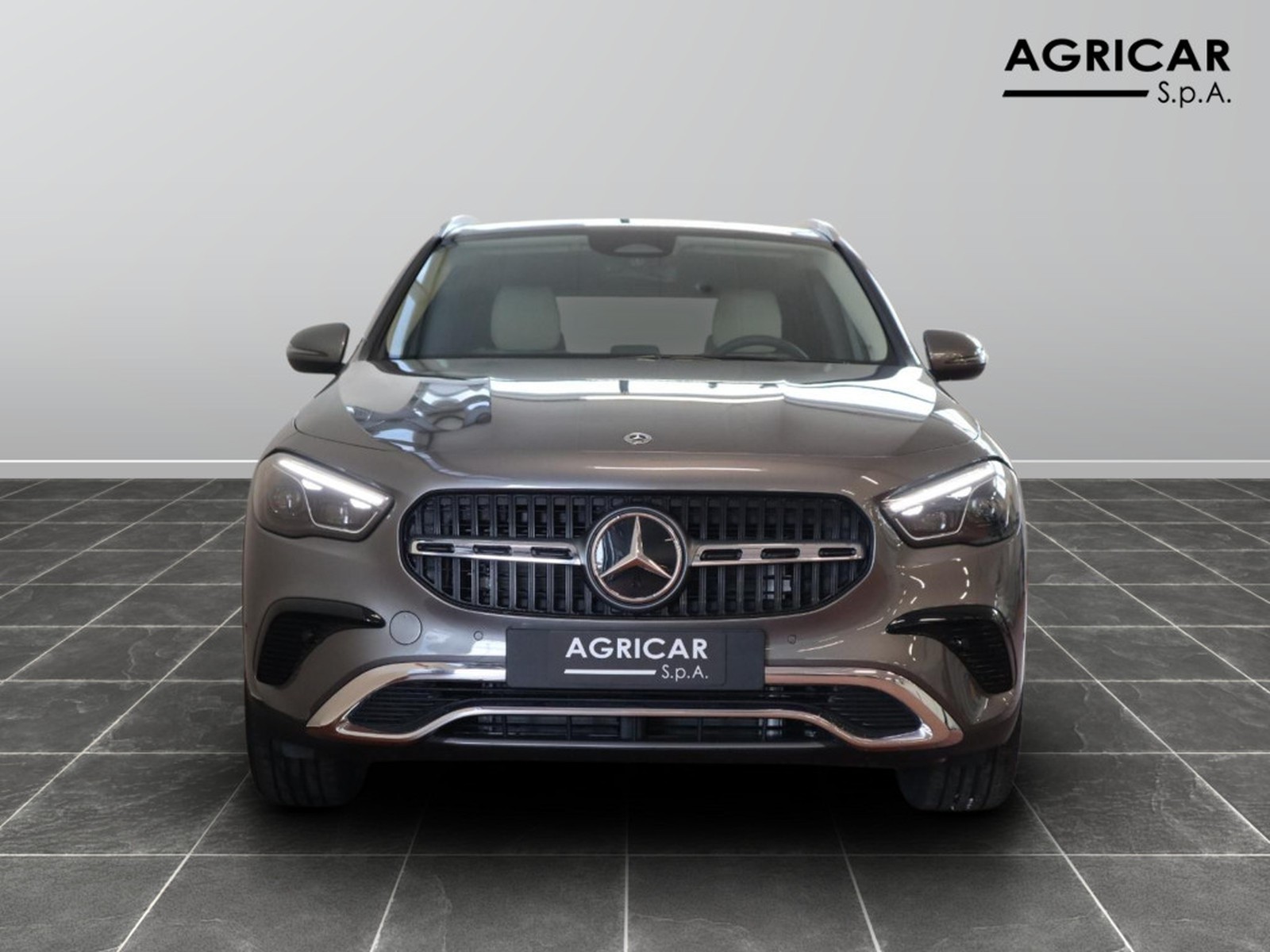 2 - Mercedes GLA 180 d progressive advanced 8g-dct