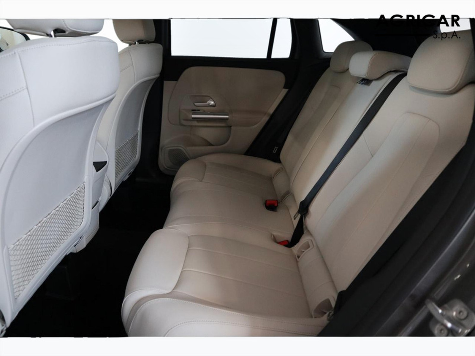 8 - Mercedes GLA 180 d progressive advanced 8g-dct