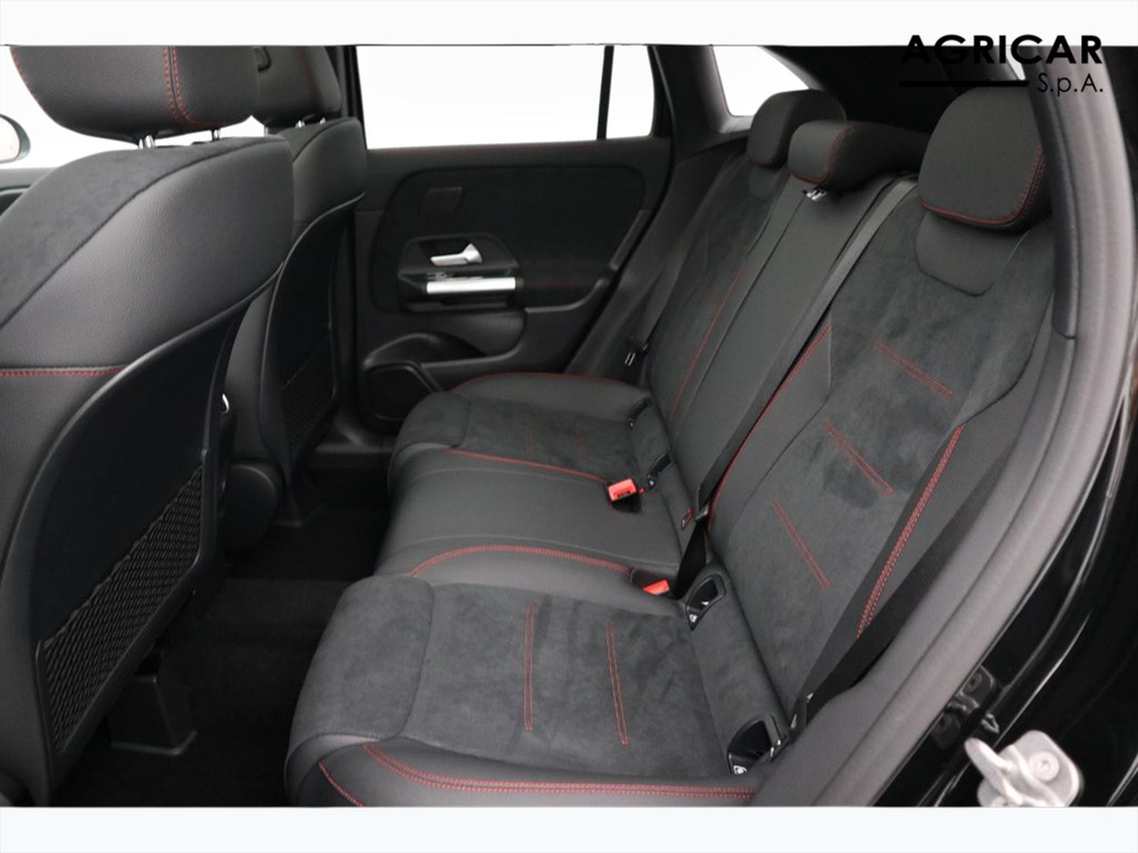 8 - Mercedes GLA 200 d amg line premium 8g-dct