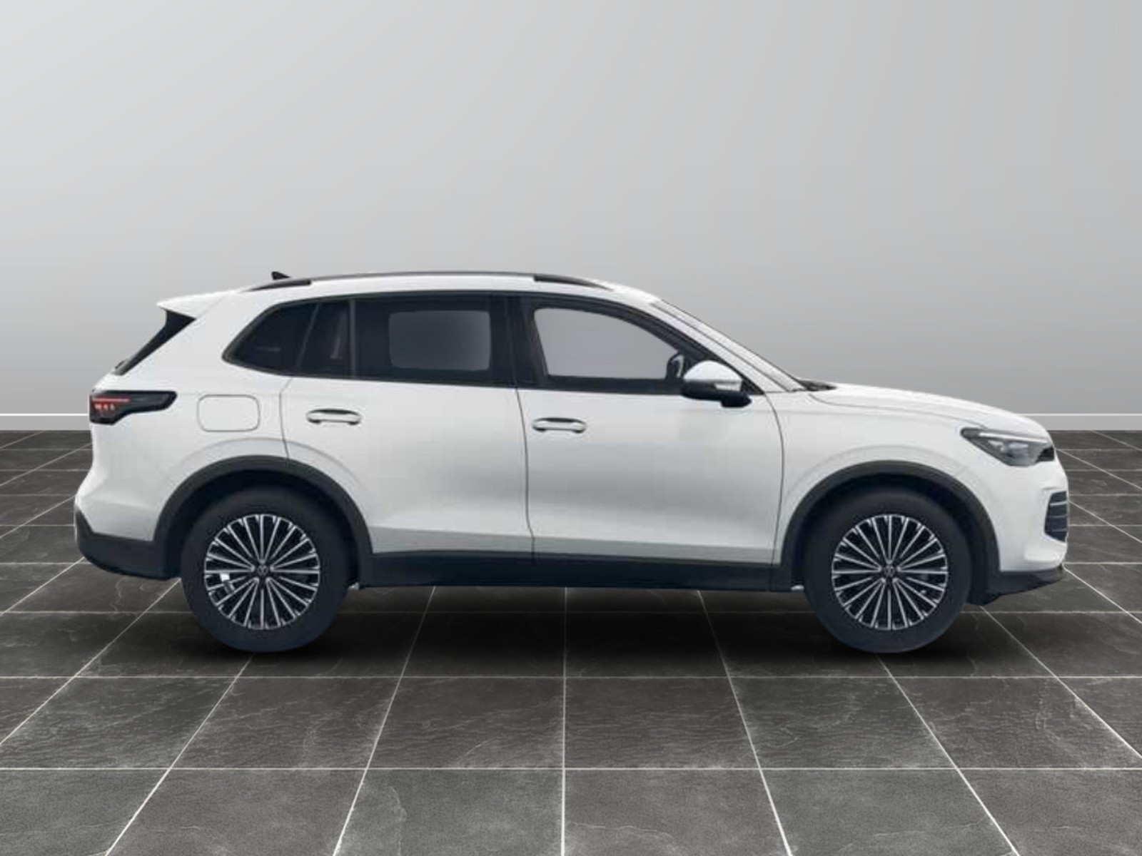 5 - Volkswagen Tiguan 1.5 etsi act 130cv edition plus dsg