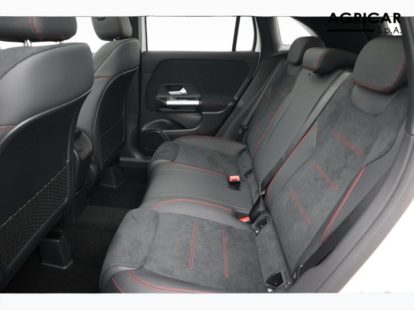 8 - Mercedes GLA 180 d amg line advanced plus 8g-dct