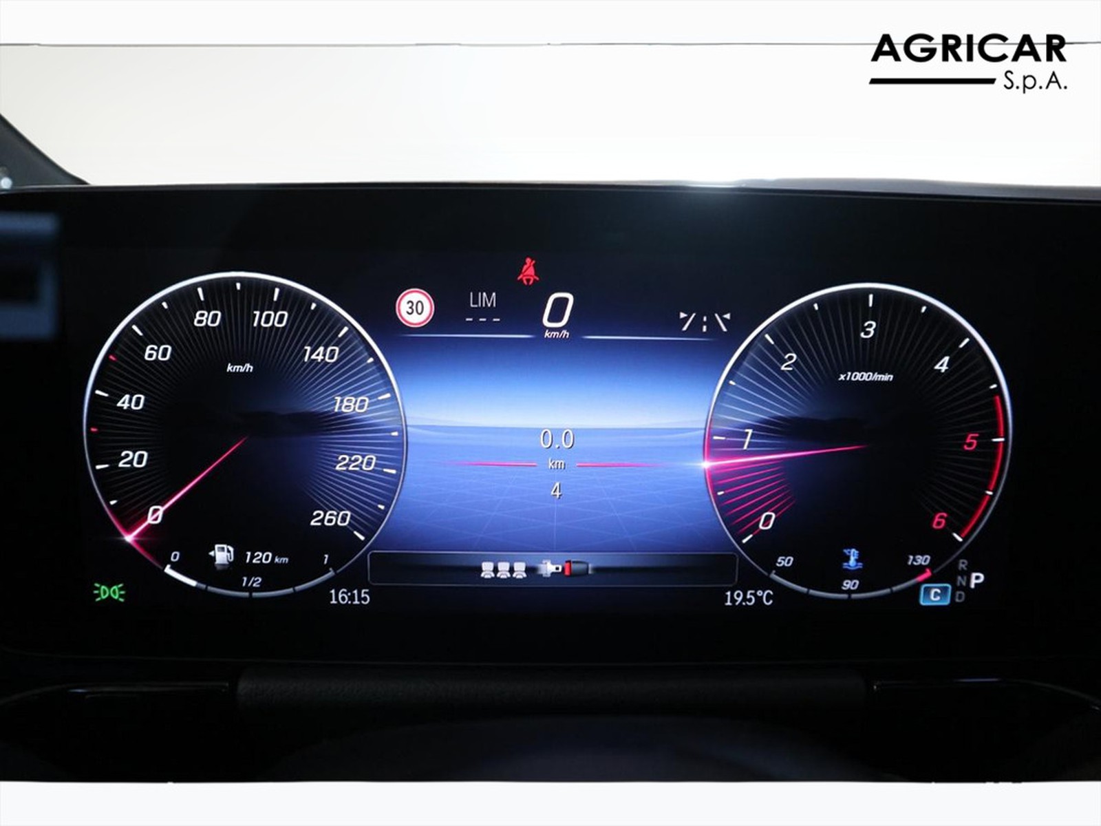 9 - Mercedes GLA 200 d amg line premium 4matic 8g-dct