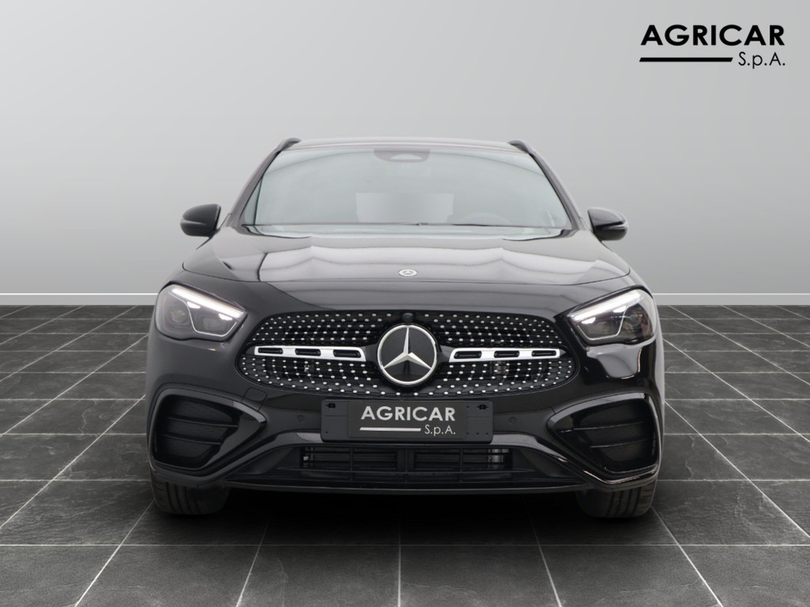 2 - Mercedes GLA 200 d amg line premium 8g-dct