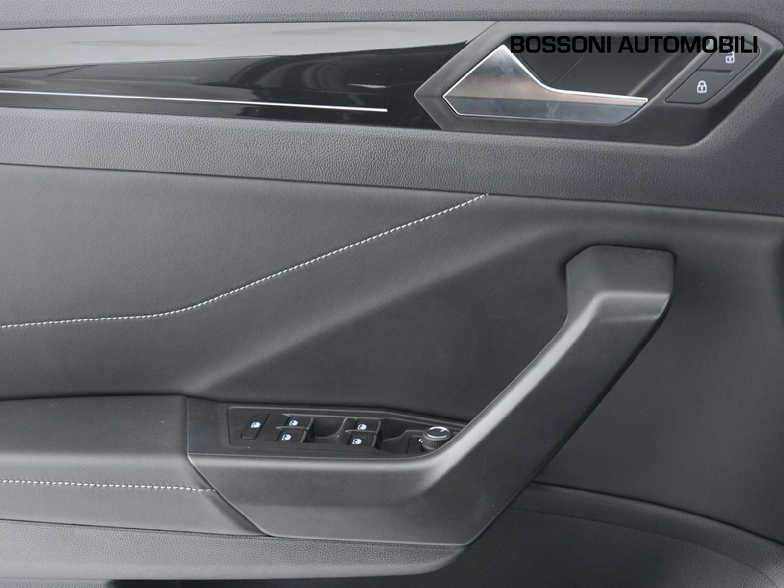 17 - Volkswagen T-Roc 2.0 tdi scr 150cv r line dsg