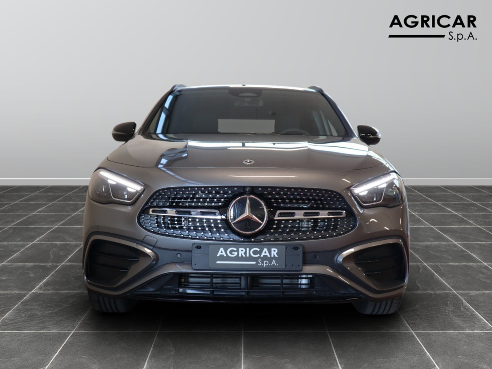 2 - Mercedes GLA 200 d amg line premium 8g-dct