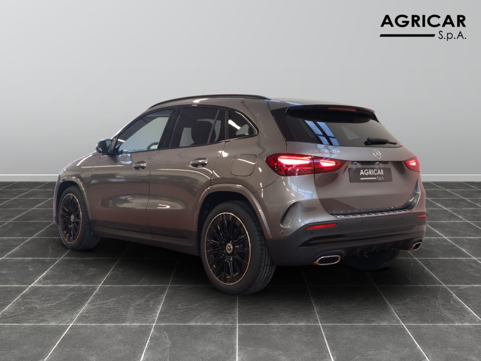 5 - Mercedes GLA 200 d amg line premium 8g-dct