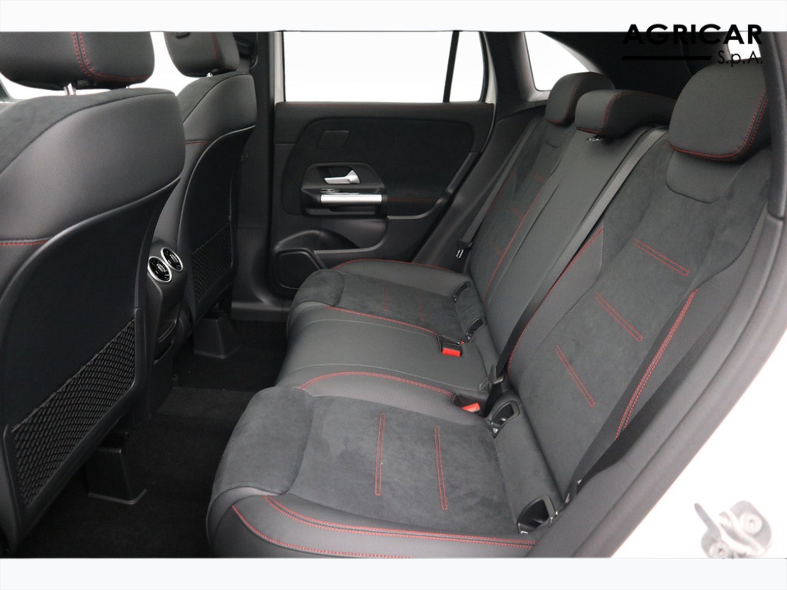 8 - Mercedes GLA 220 d amg line premium 4matic 8g-dct