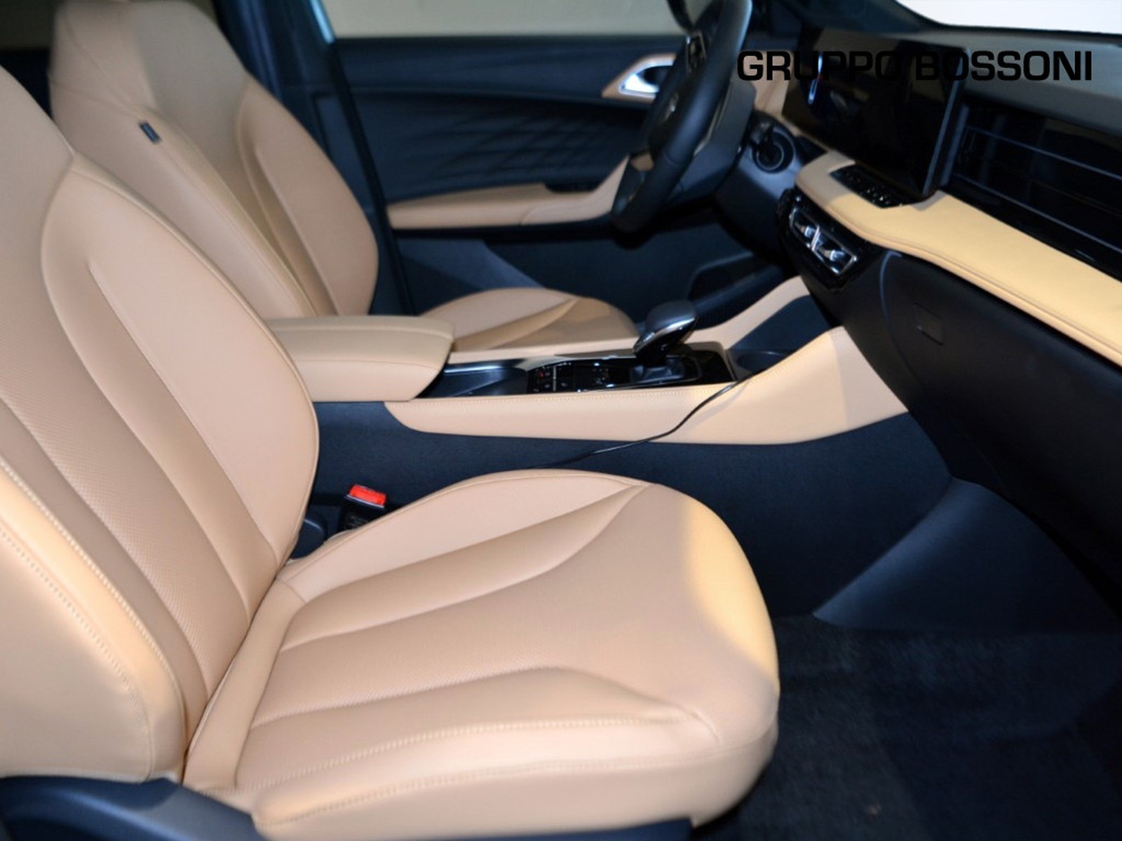 5 - Mg HS 1.5 phev luxury auto