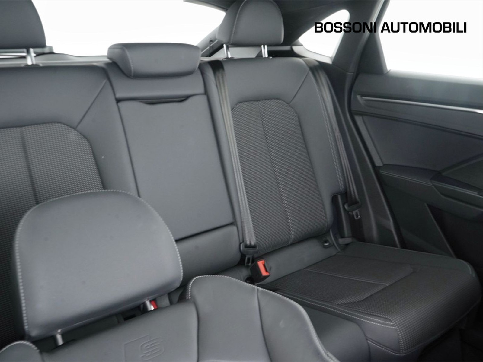 21 - Audi Q3 sportback 35 2.0 tdi s line edition s tronic