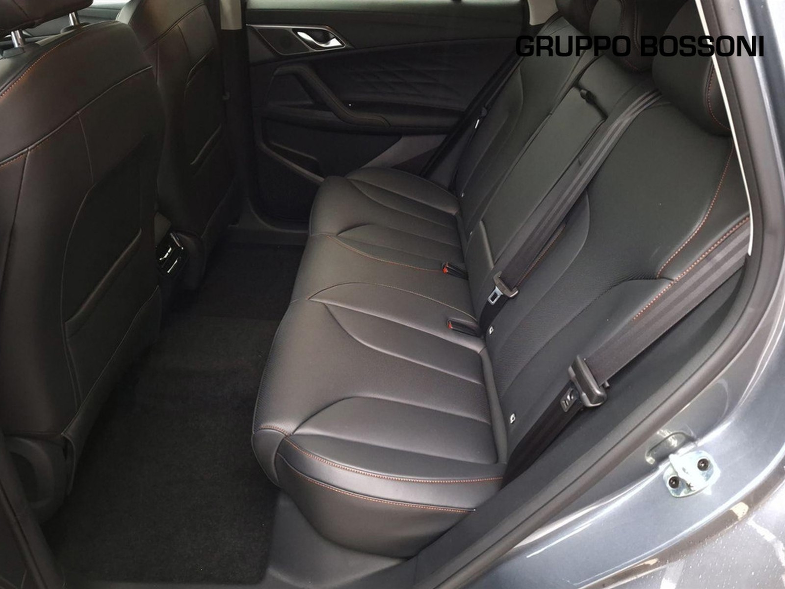 12 - Mg HS 1.5 phev luxury auto