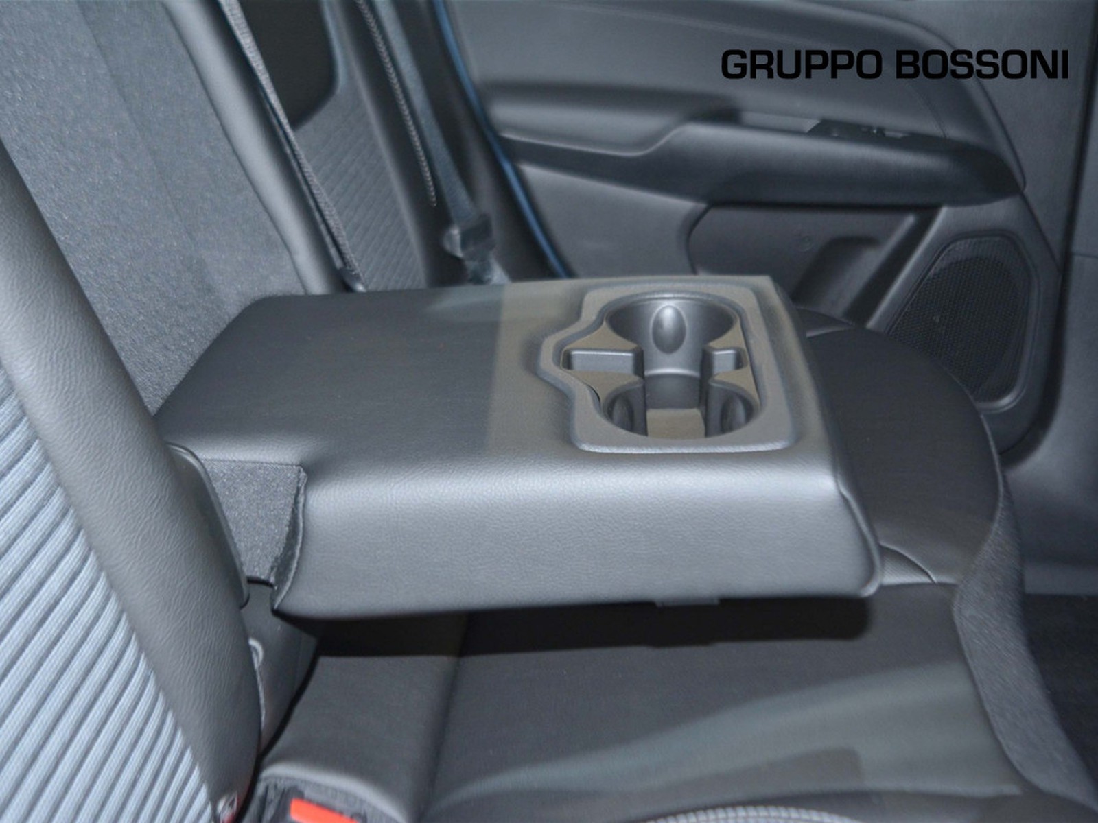 6 - Jeep Compass 1.3 turbo t4 phev altitude 4xe at6