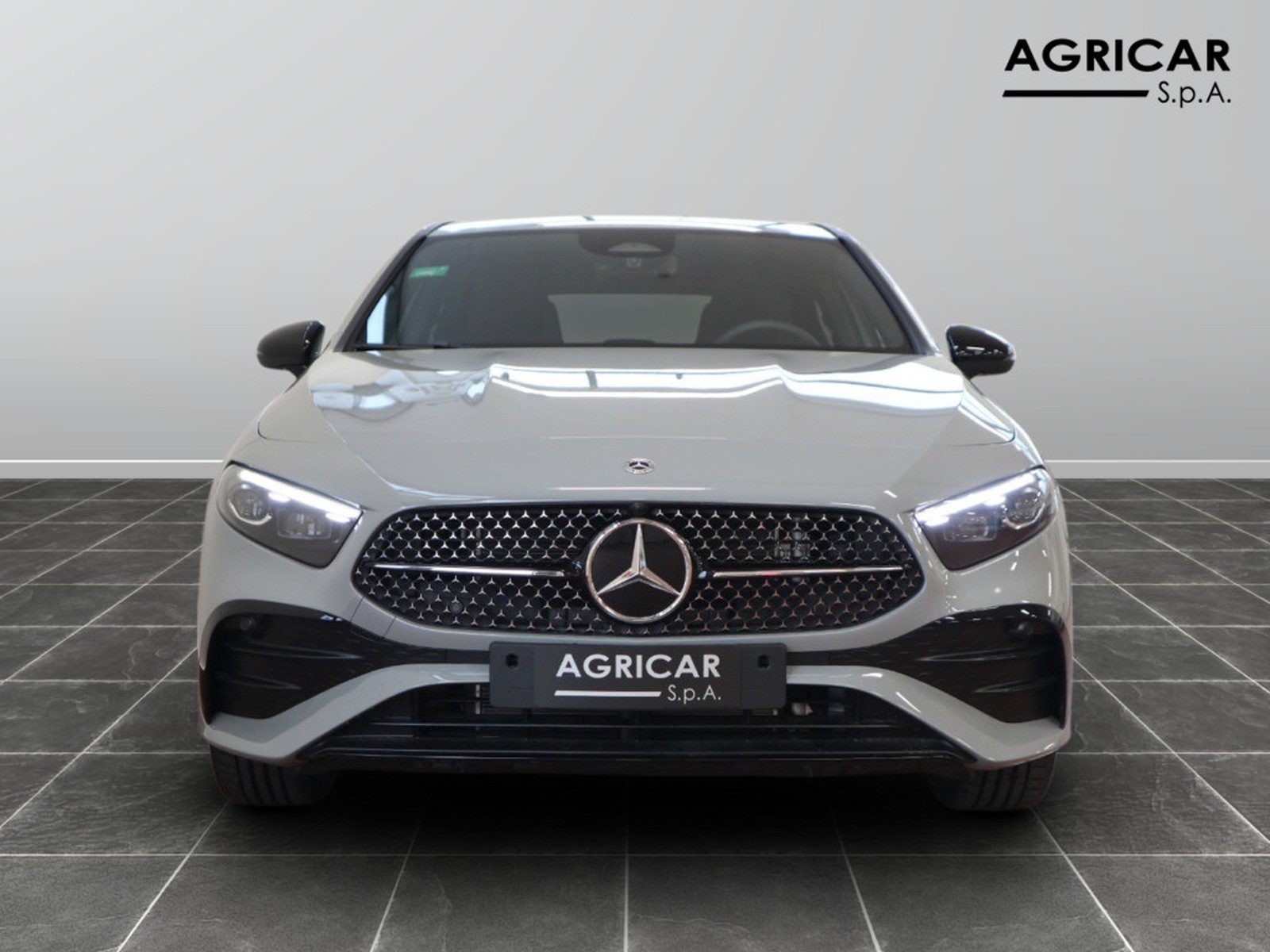 2 - Mercedes Classe A 250 e plug-in-hybrid alpine grey edition speedshift dct amg 8g