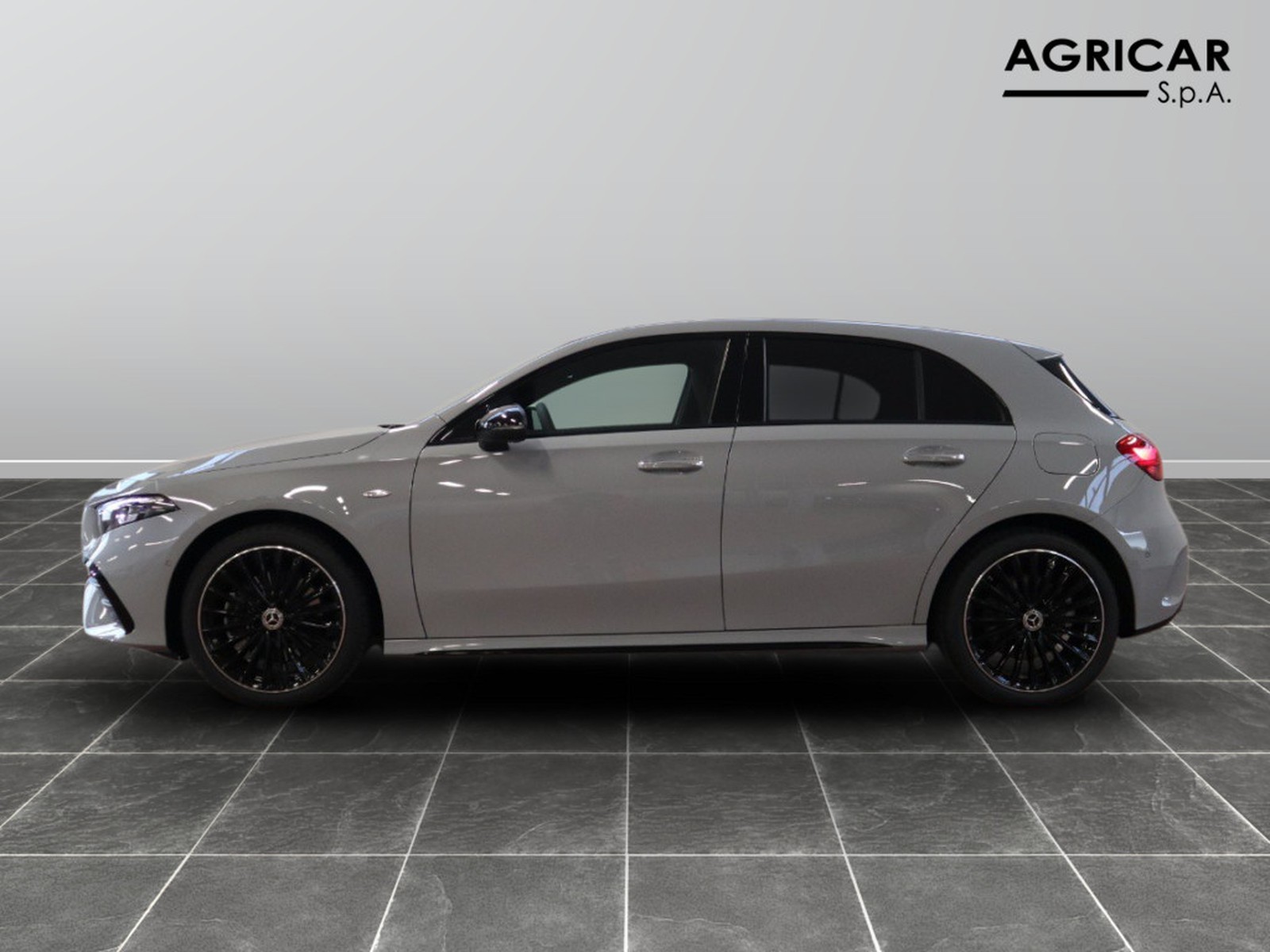 3 - Mercedes Classe A 250 e plug-in-hybrid alpine grey edition speedshift dct amg 8g