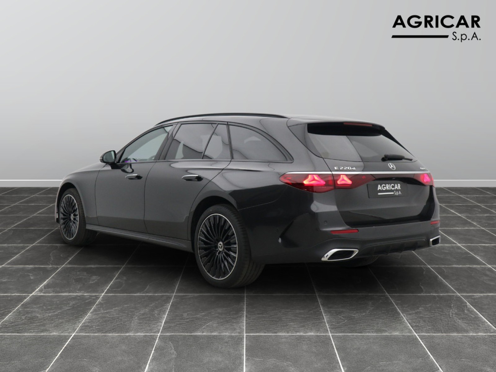 5 - Mercedes Classe E station wagon 220 d amg line premium 4matic 9g-tronic