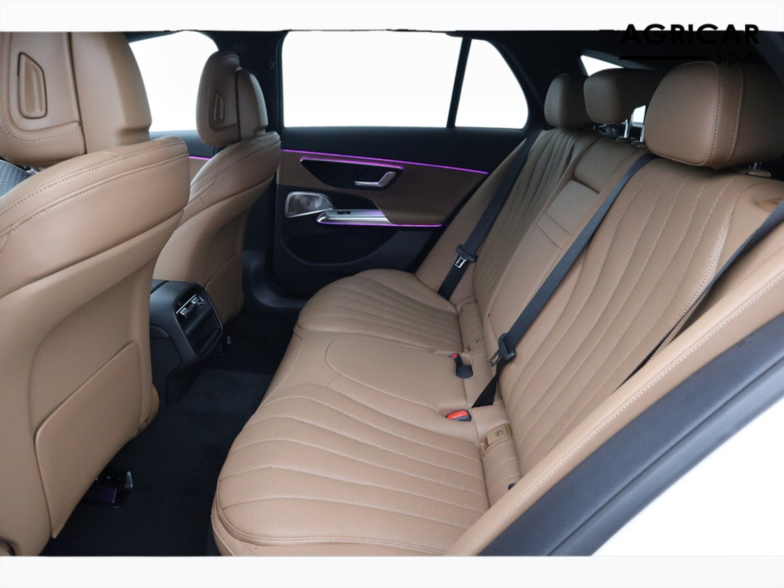 8 - Mercedes Classe E station wagon all-terrain 220 d premium 4matic 9g-tronic