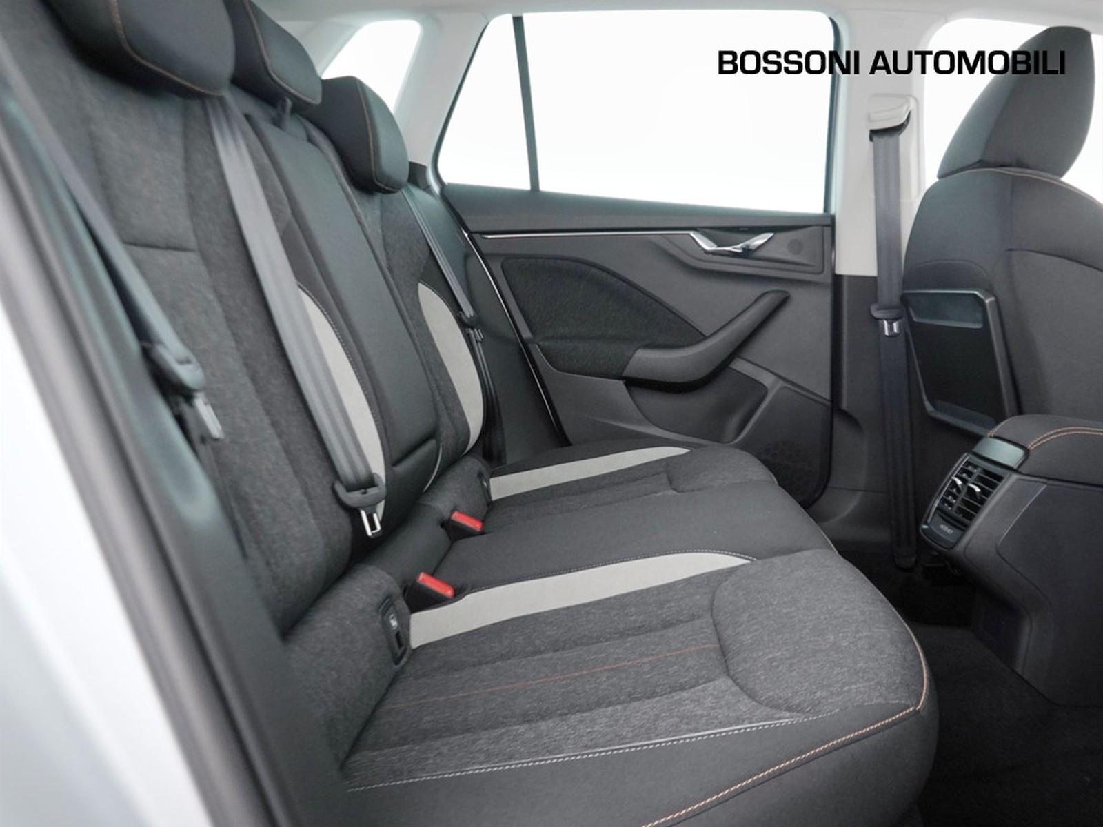 9 - Skoda Kamiq 1.5 tsi act 150cv dark shade dsg