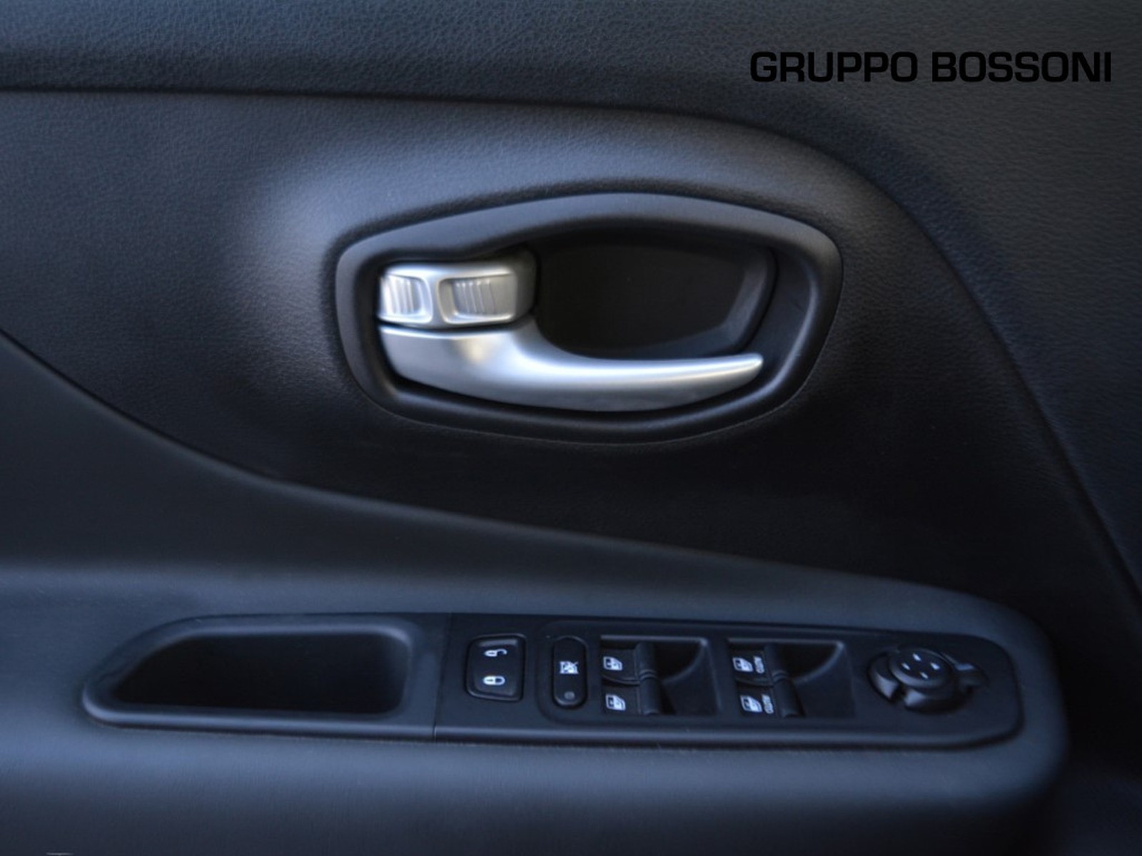 14 - Jeep Renegade 1.5 turbo t4 mhev 130cv limited 2wd