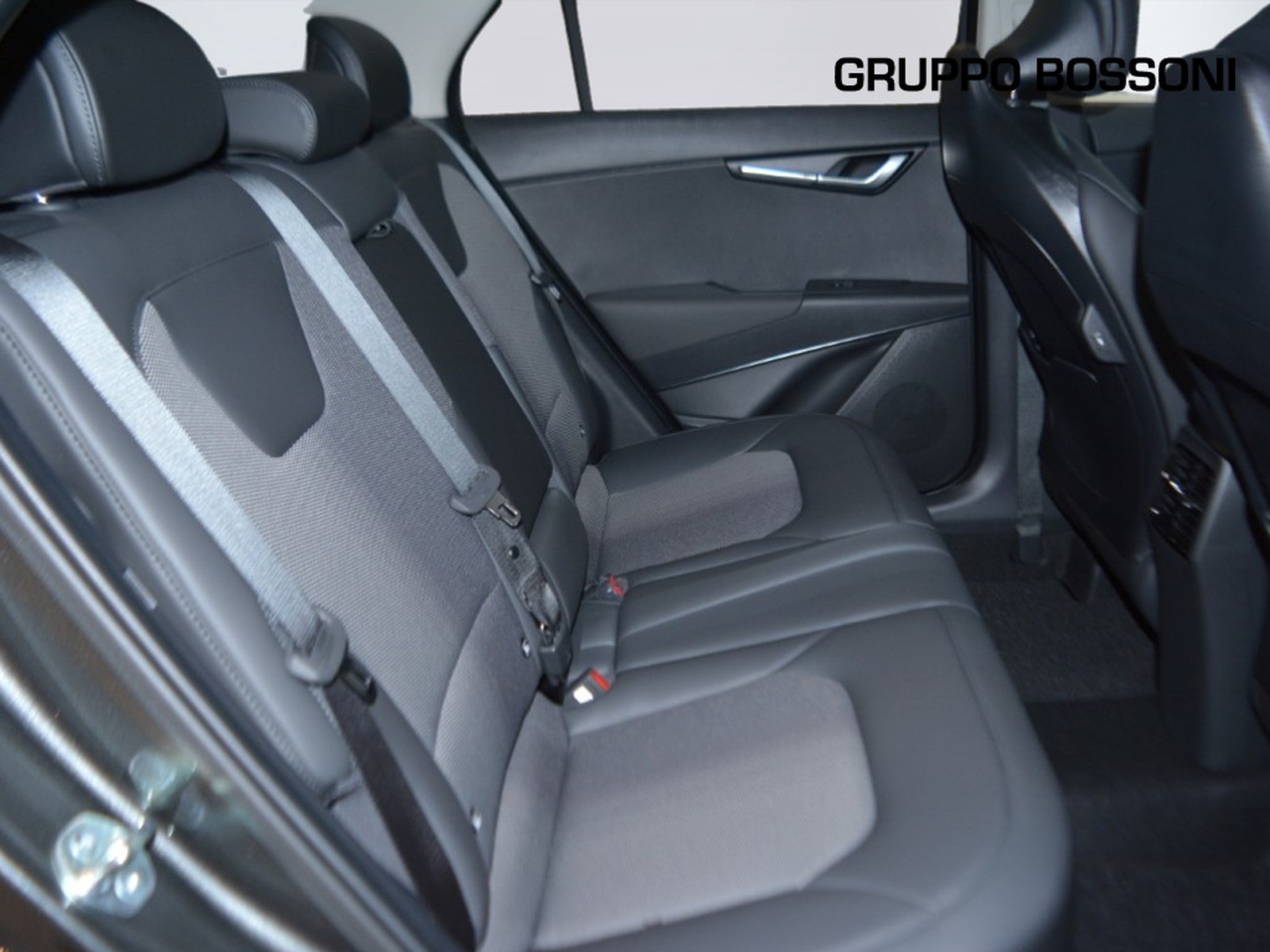 8 - Kia Niro 1.6 gdi hybrid 129cv style dct6