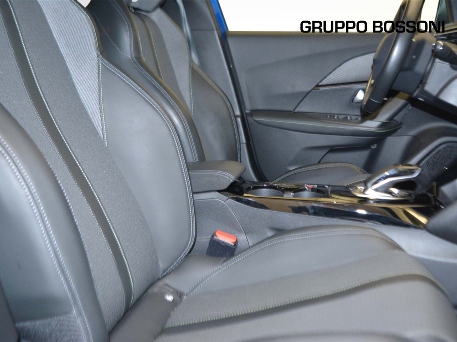 5 - Peugeot e-2008 100kw gt line