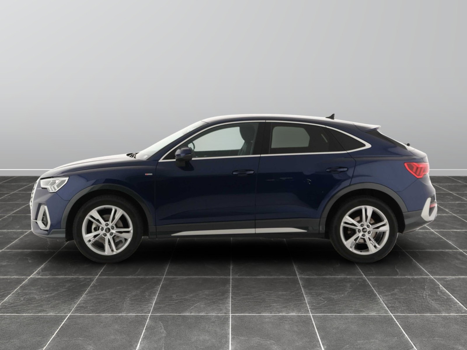 16 - Audi Q3 sportback 35 2.0 tdi s line edition s tronic