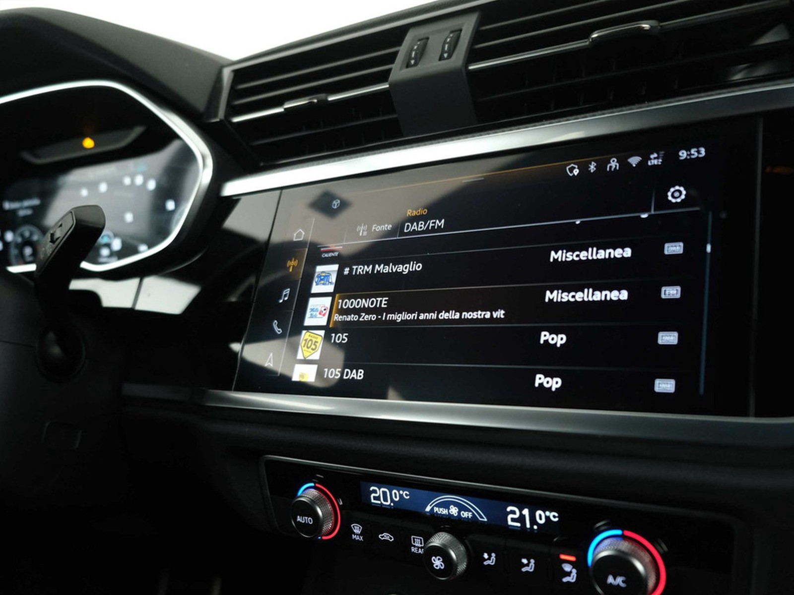 22 - Audi Q3 sportback 35 2.0 tdi s line edition s tronic