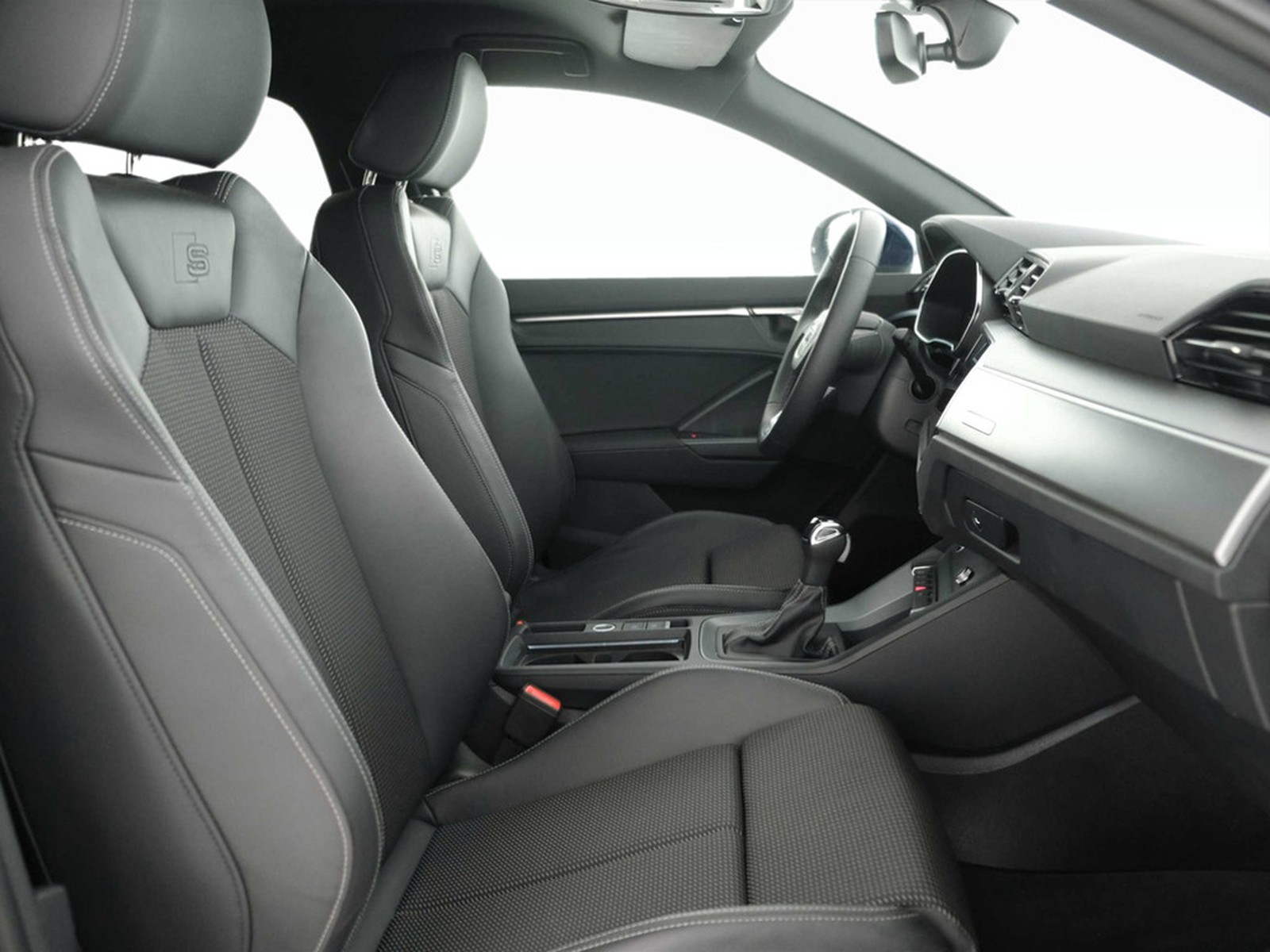 32 - Audi Q3 sportback 35 2.0 tdi s line edition s tronic