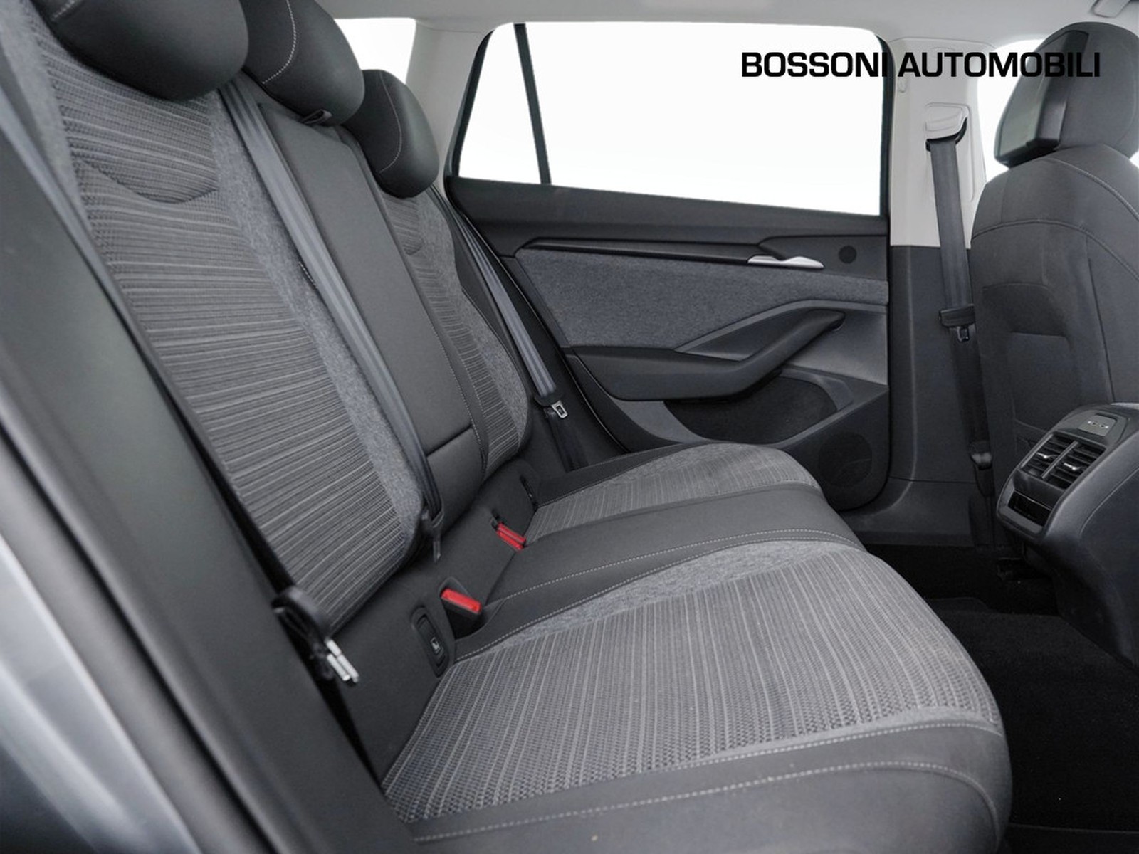 9 - Skoda Superb wagon 2.0 tdi evo 150cv selection dsg