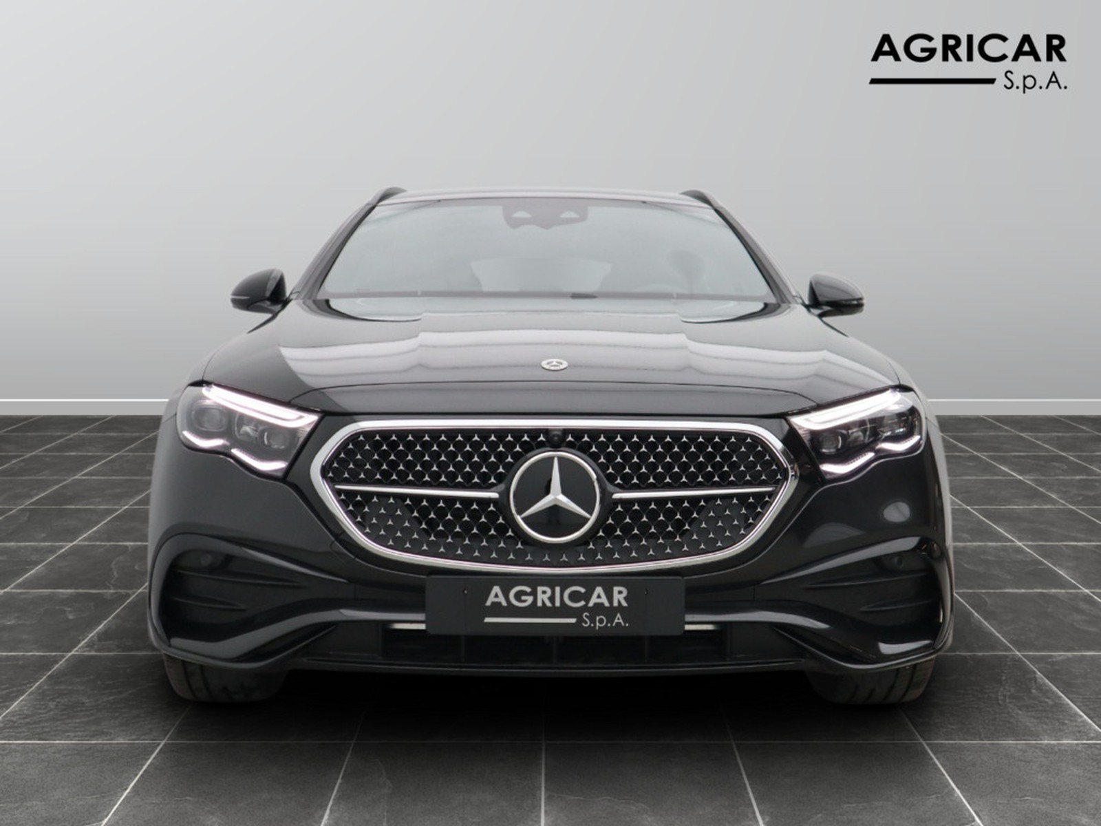 2 - Mercedes Classe E station wagon 220 d amg line premium 4matic 9g-tronic