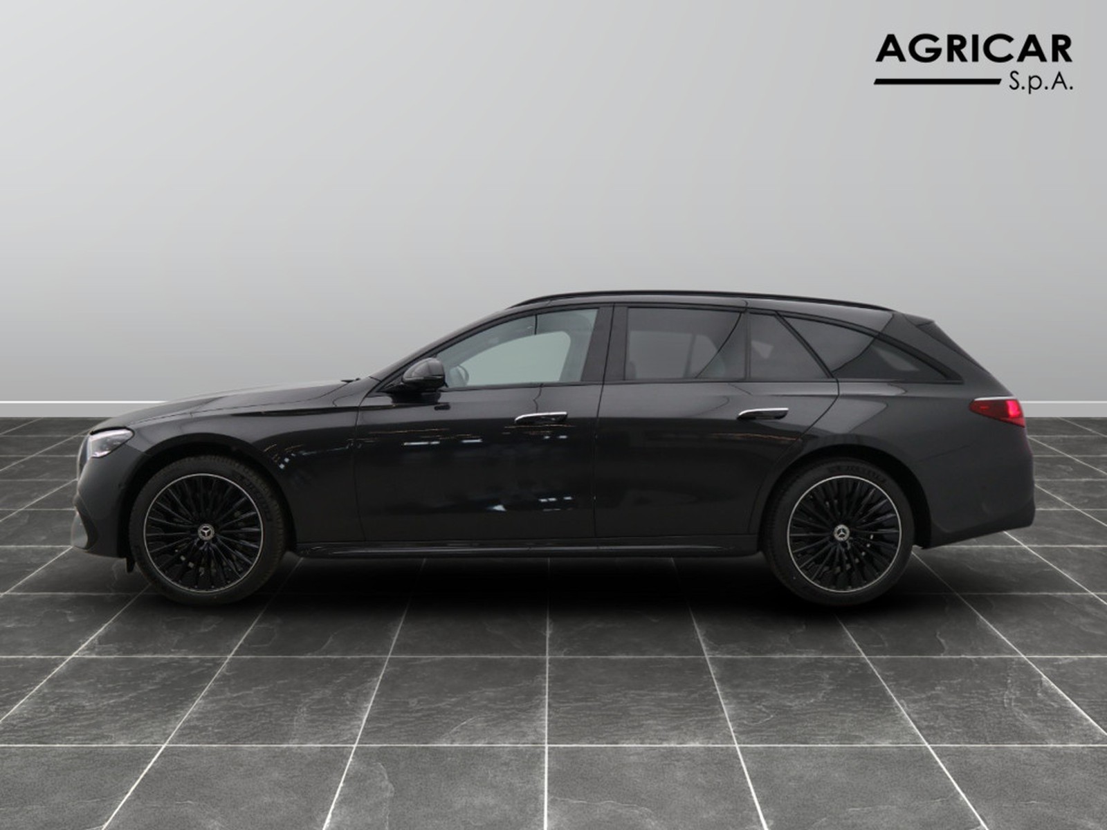 3 - Mercedes Classe E station wagon 220 d amg line premium 4matic 9g-tronic