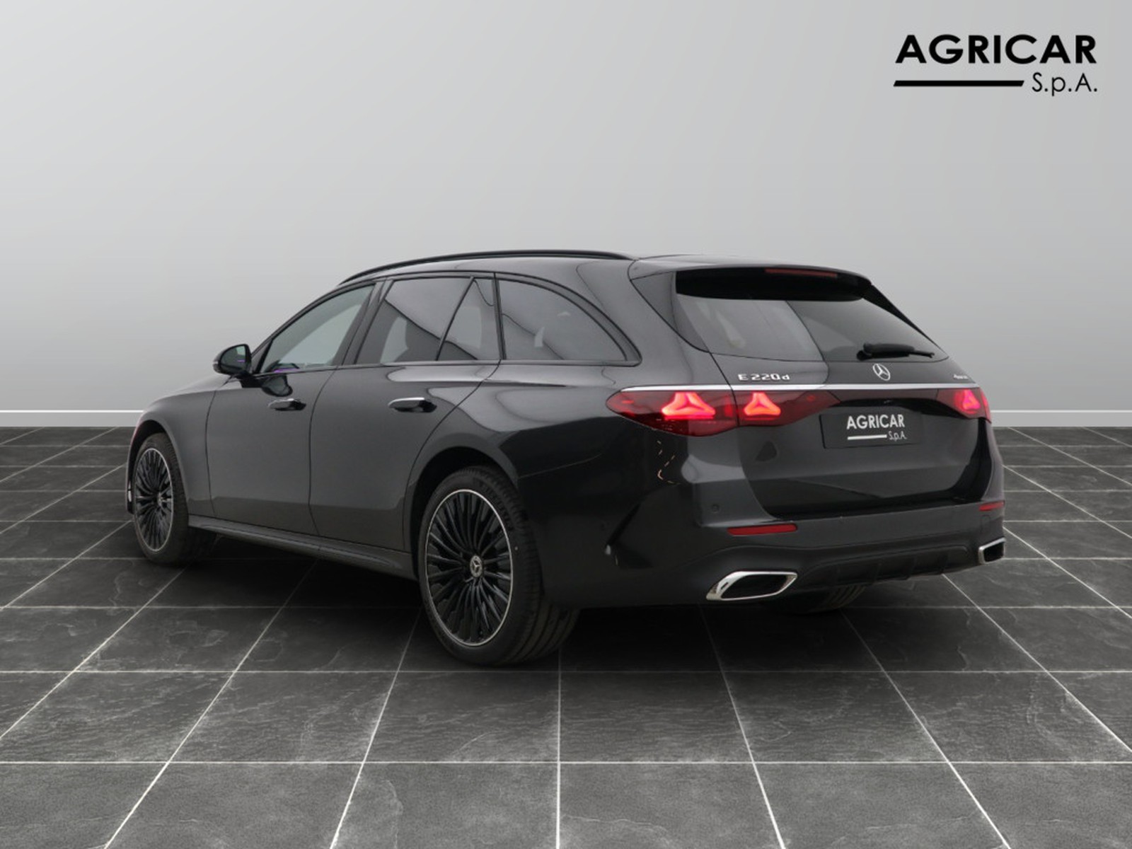 5 - Mercedes Classe E station wagon 220 d amg line premium 4matic 9g-tronic