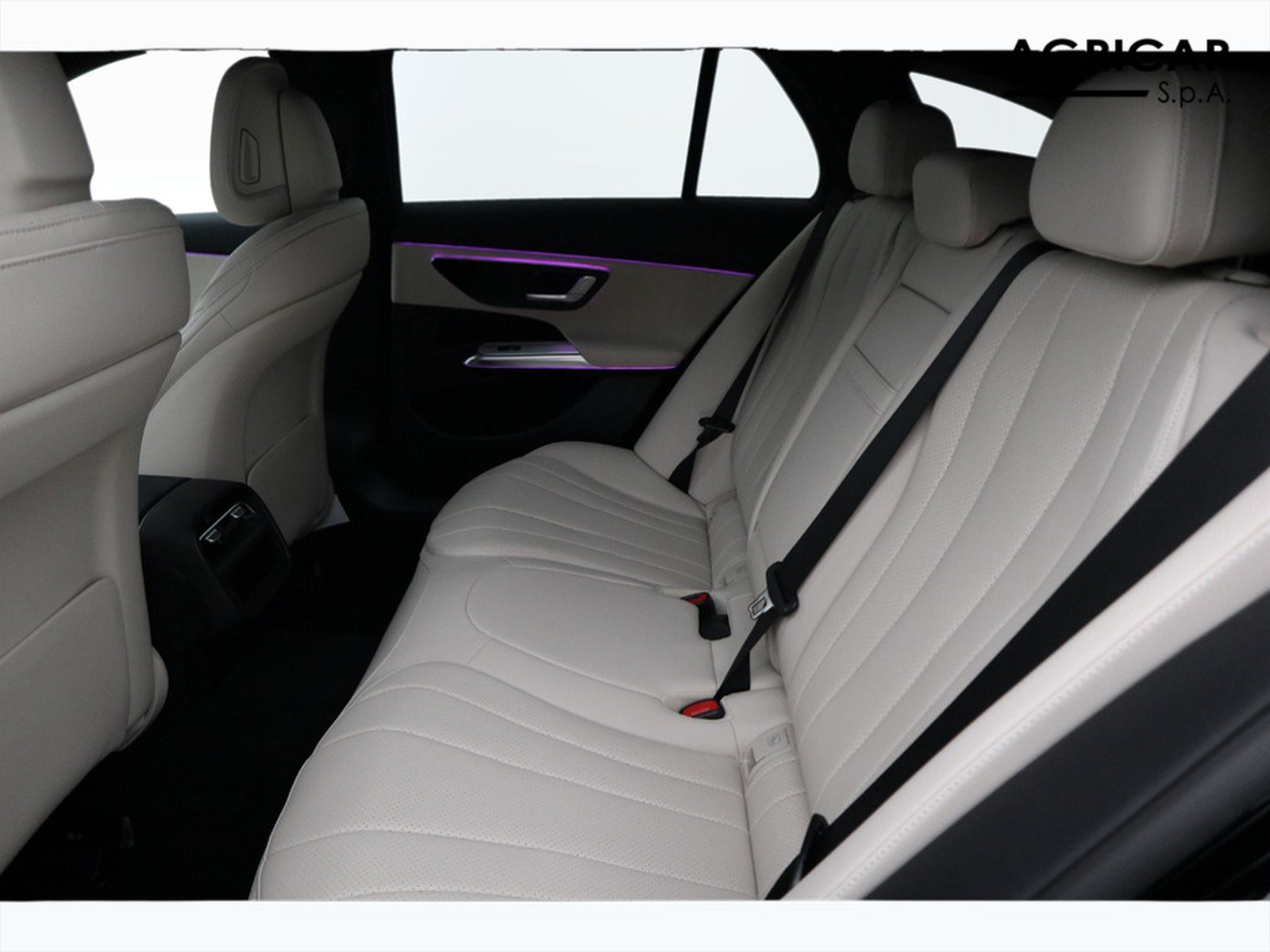 8 - Mercedes Classe E station wagon 220 d amg line advanced 4matic 9g-tronic