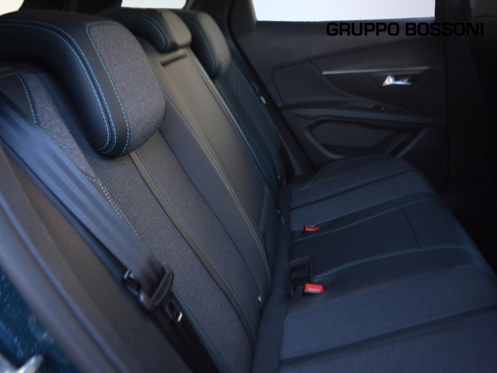 6 - Peugeot 3008 1.6 hybrid phev 225cv allure pack e-eat8