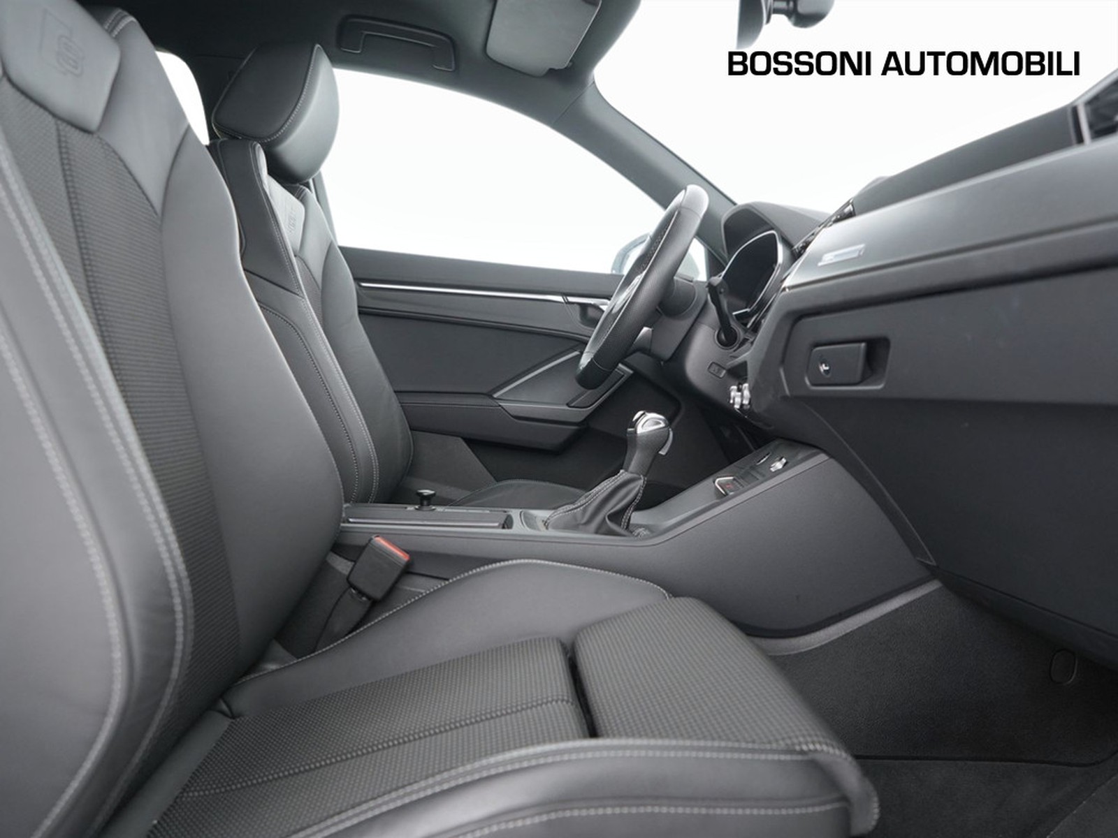 16 - Audi Q3 sportback 35 2.0 tdi s line edition s tronic