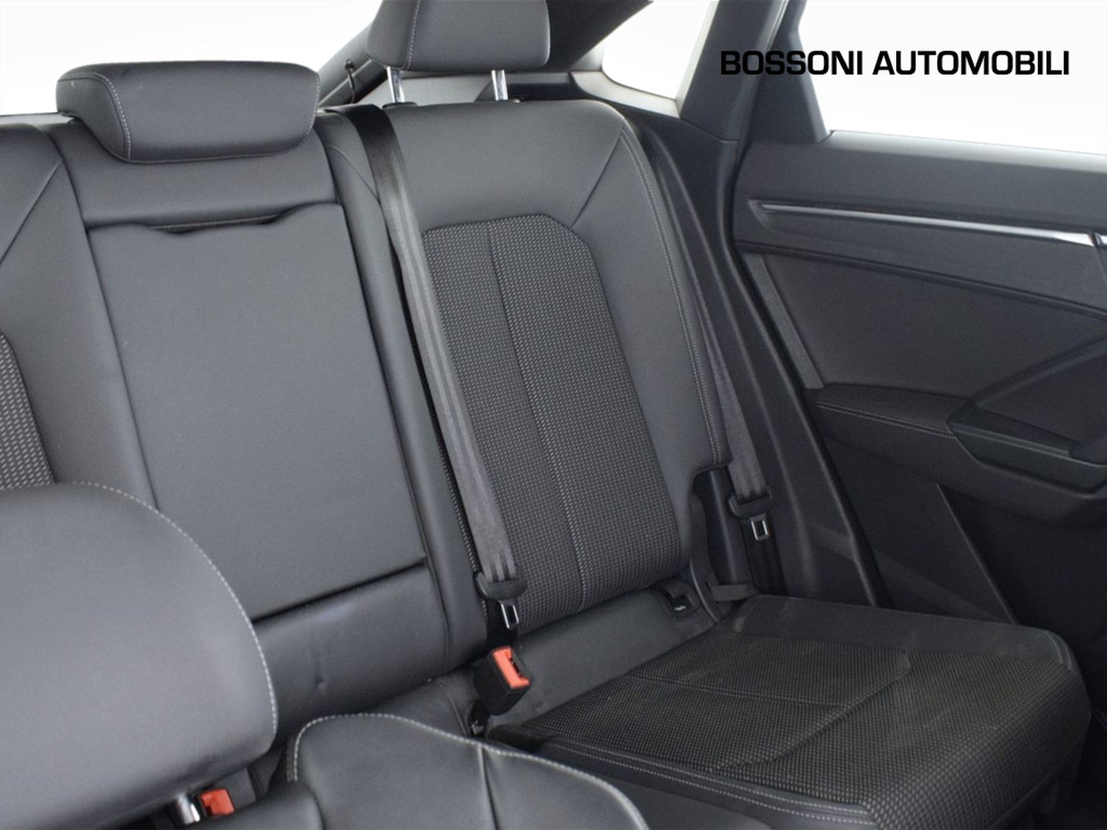 22 - Audi Q3 sportback 35 2.0 tdi s line edition s tronic