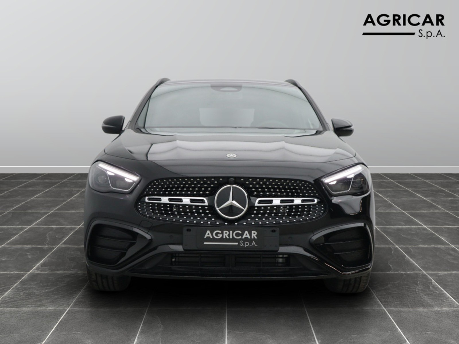 2 - Mercedes GLA 200 d amg line premium 8g-dct