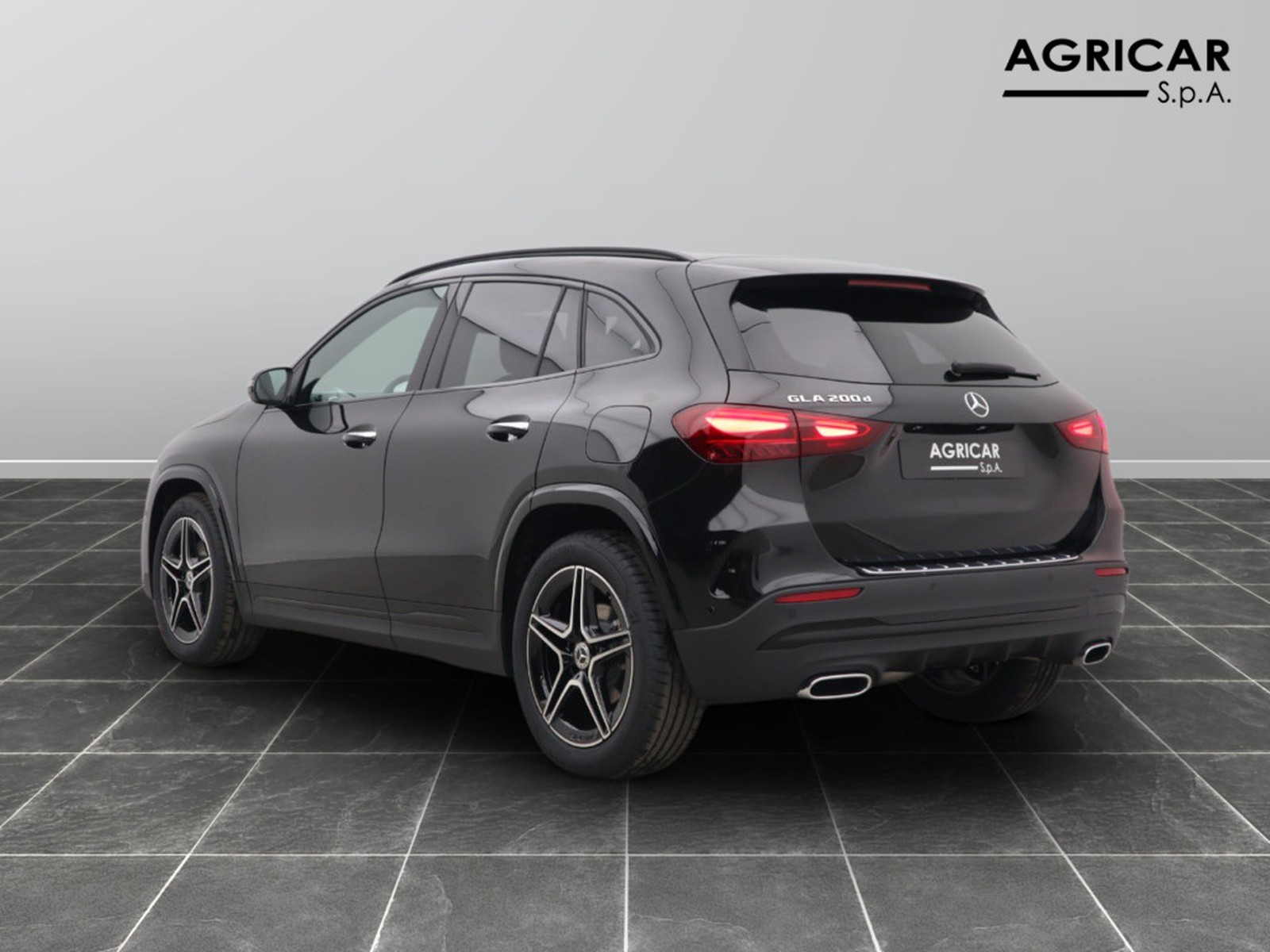 5 - Mercedes GLA 200 d amg line premium 8g-dct