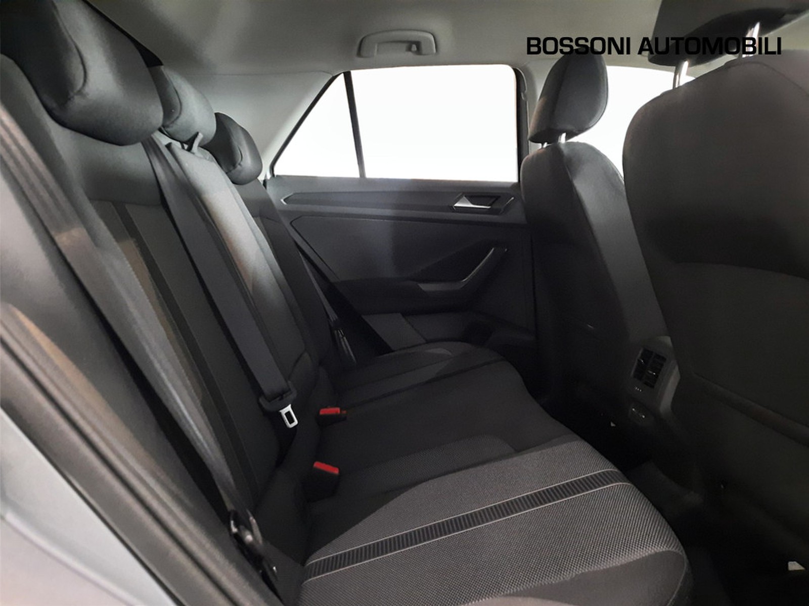 10 - Volkswagen T-Roc 1.0 tsi 110cv life