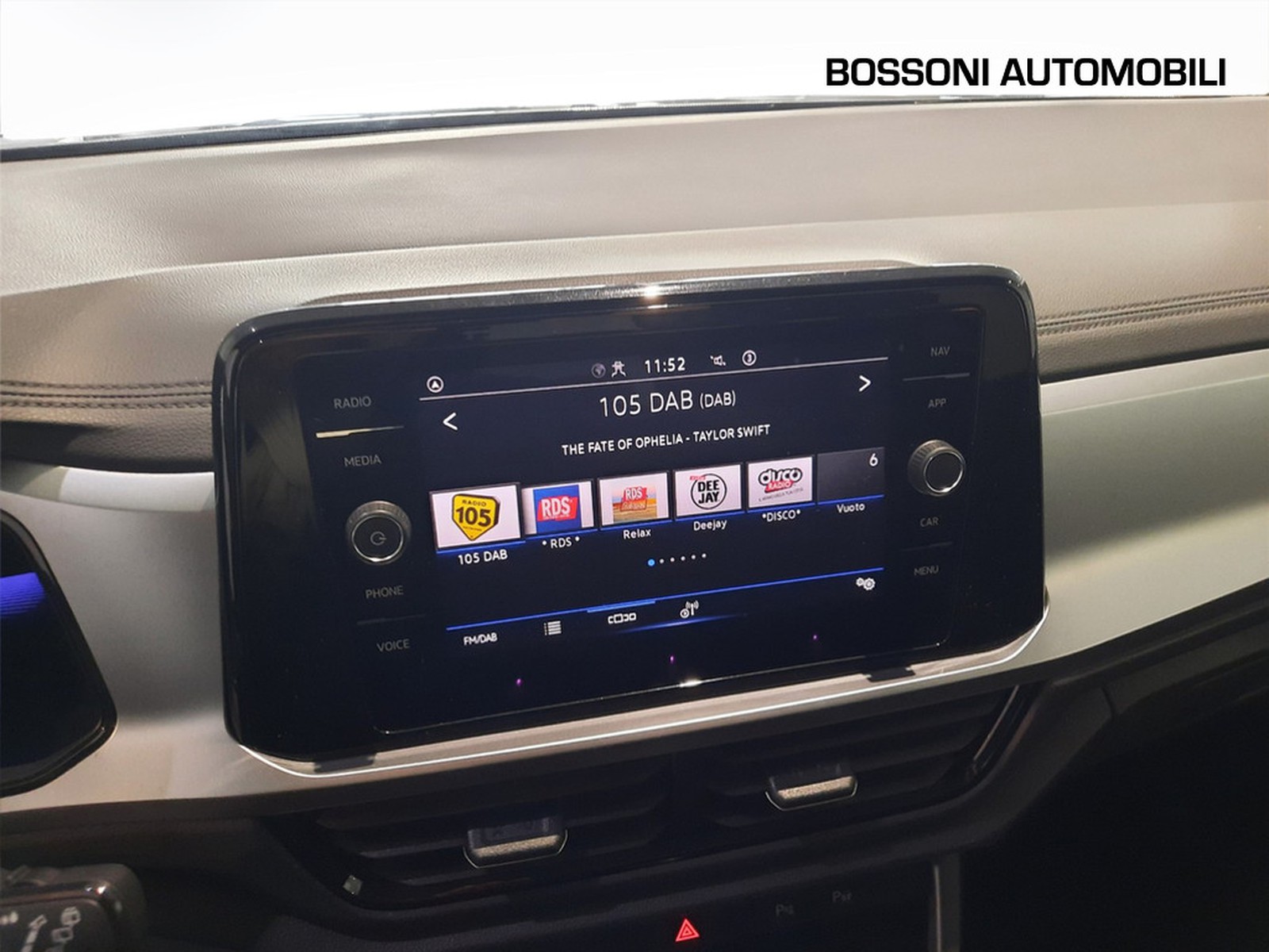 11 - Volkswagen T-Roc 1.0 tsi 110cv life